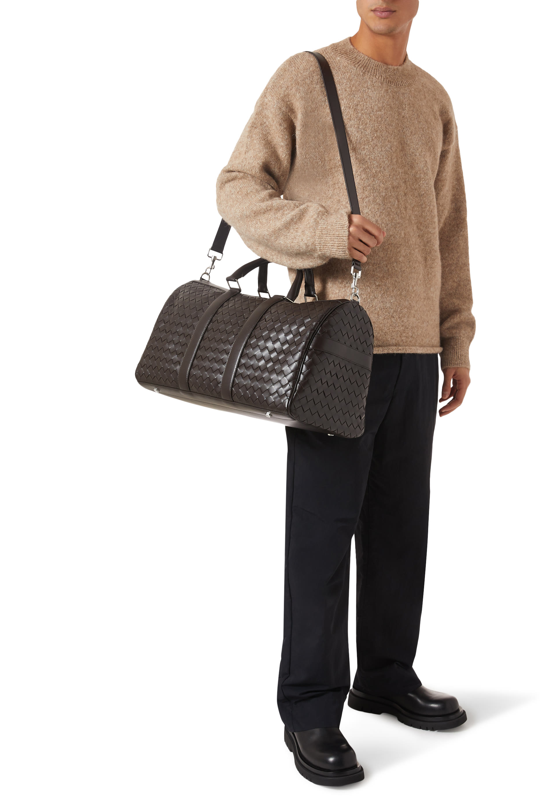 حقيبة دافل بتصميم مجدول