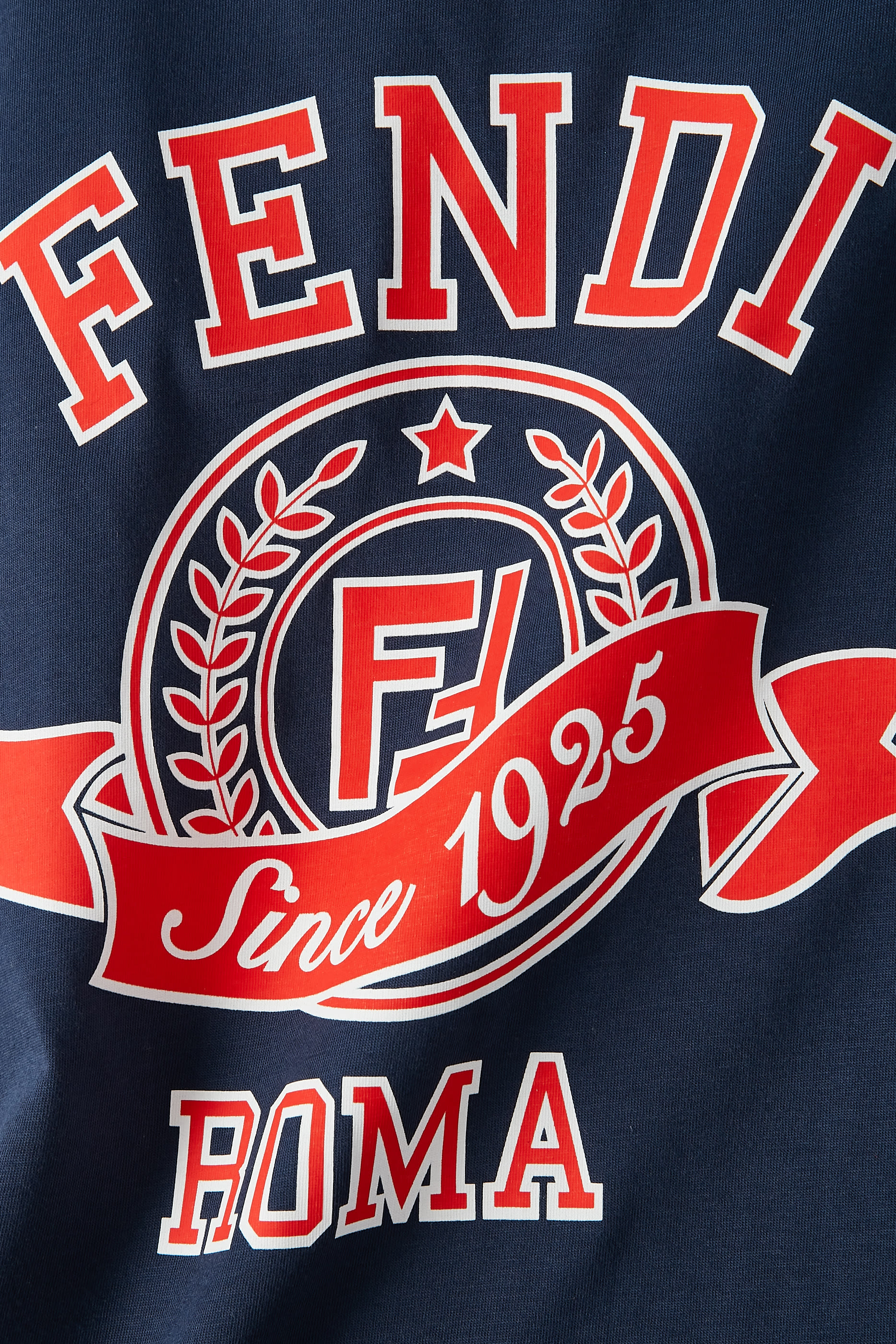 تيشيرت بطبعة شعار الماركة للأطفال