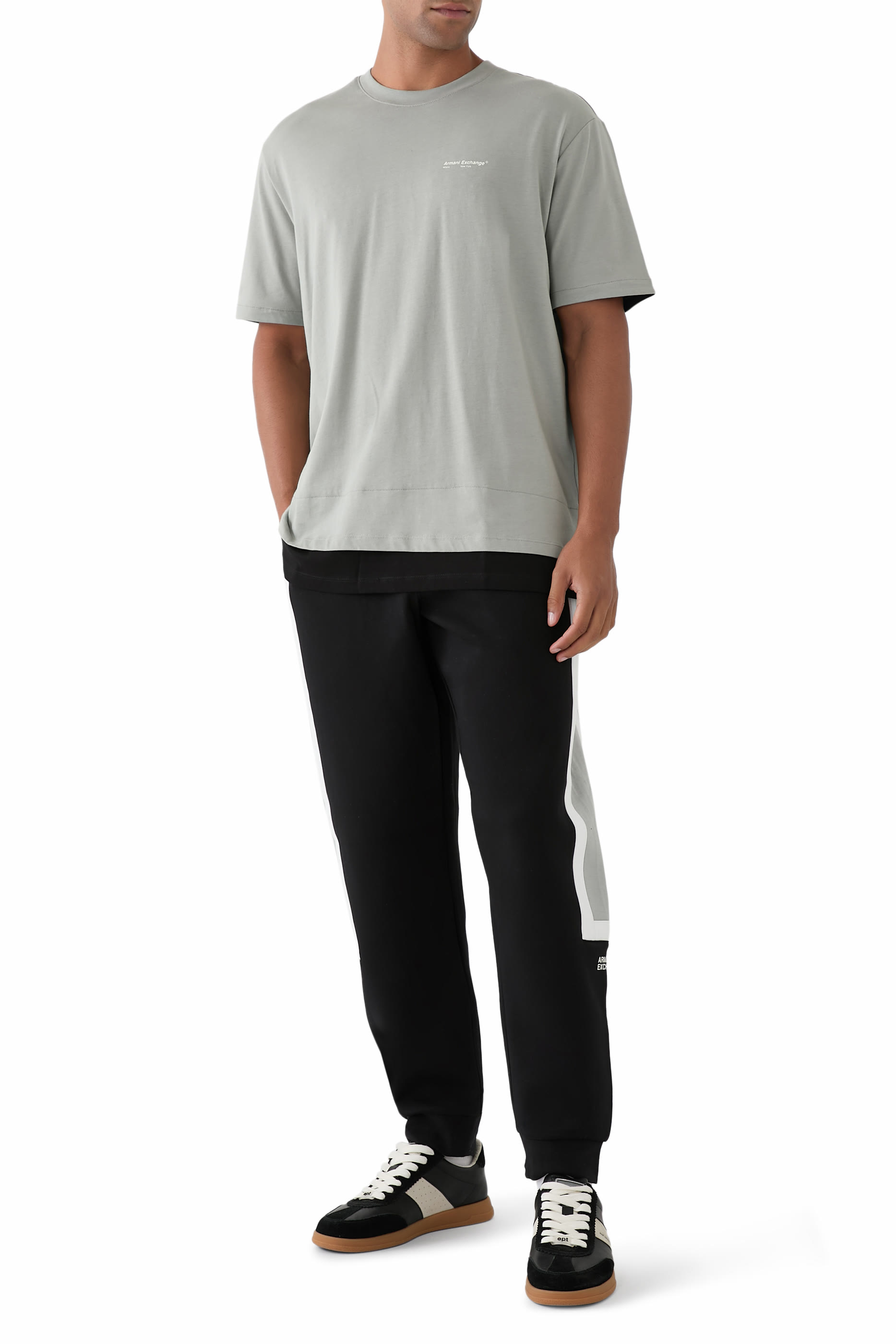 بنطال رياضي بخطوط بلون مغاير