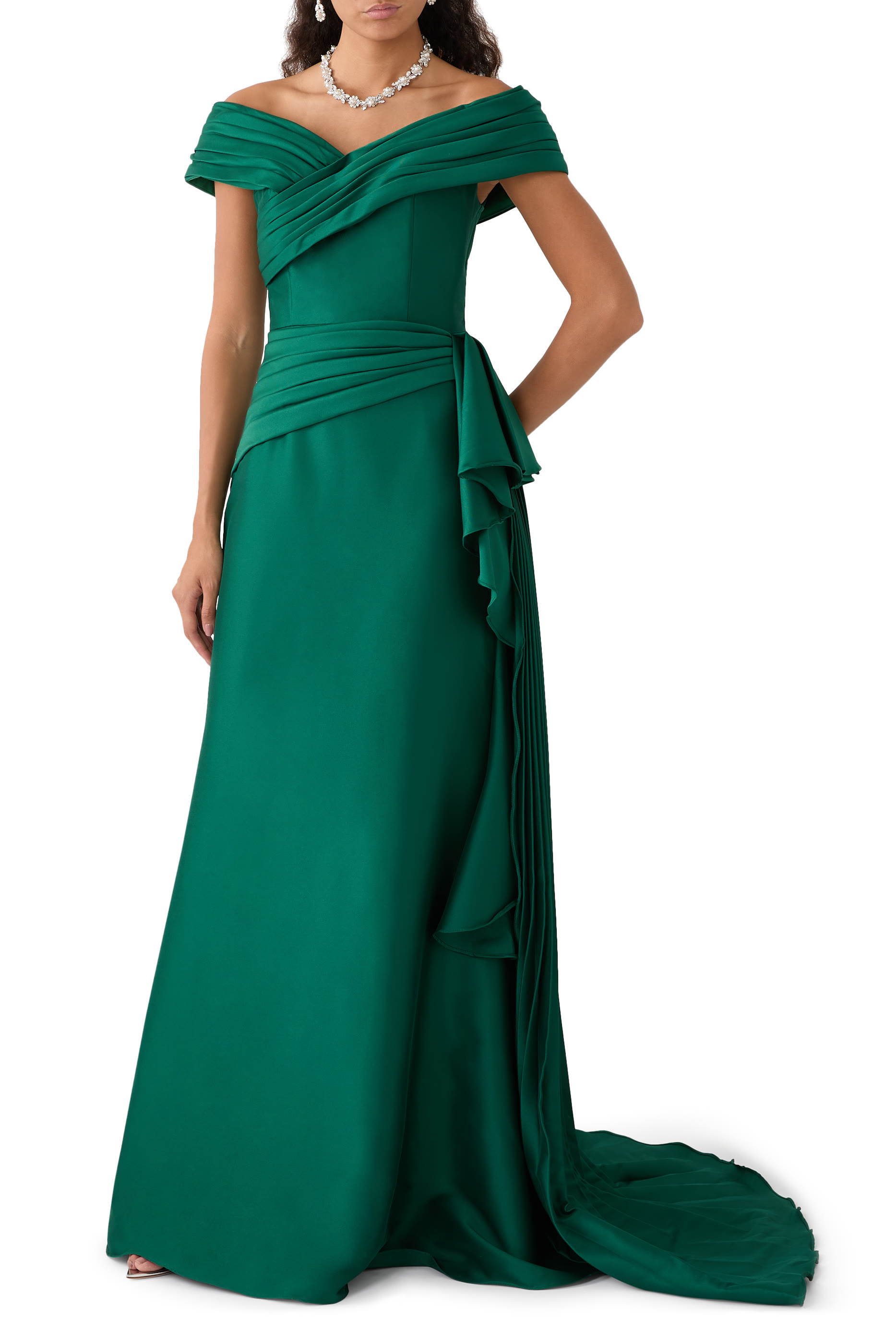 فستان بأكتاف مكشوفة درابيه