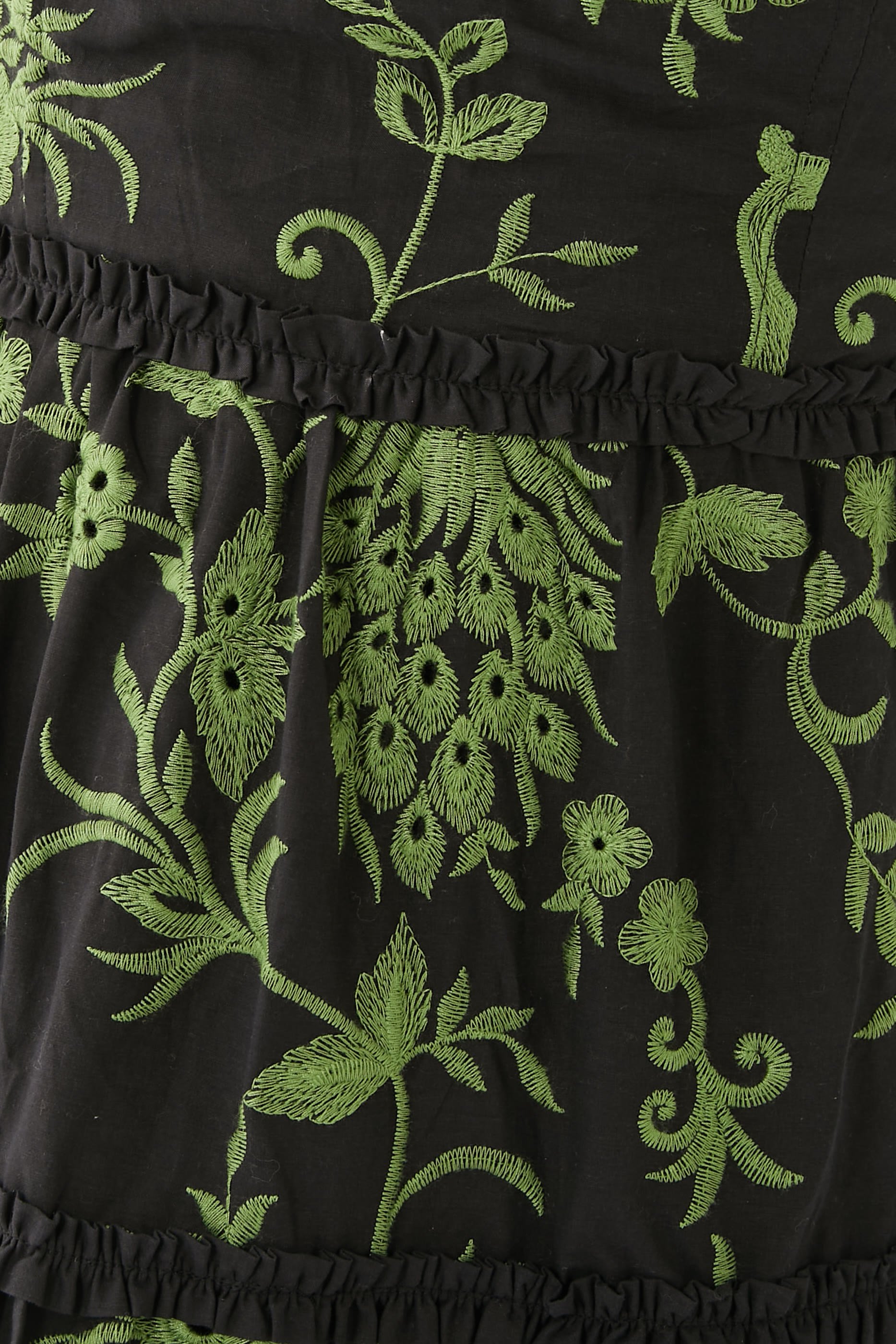 فستان فيليريموس بأكتاف مكشوفة