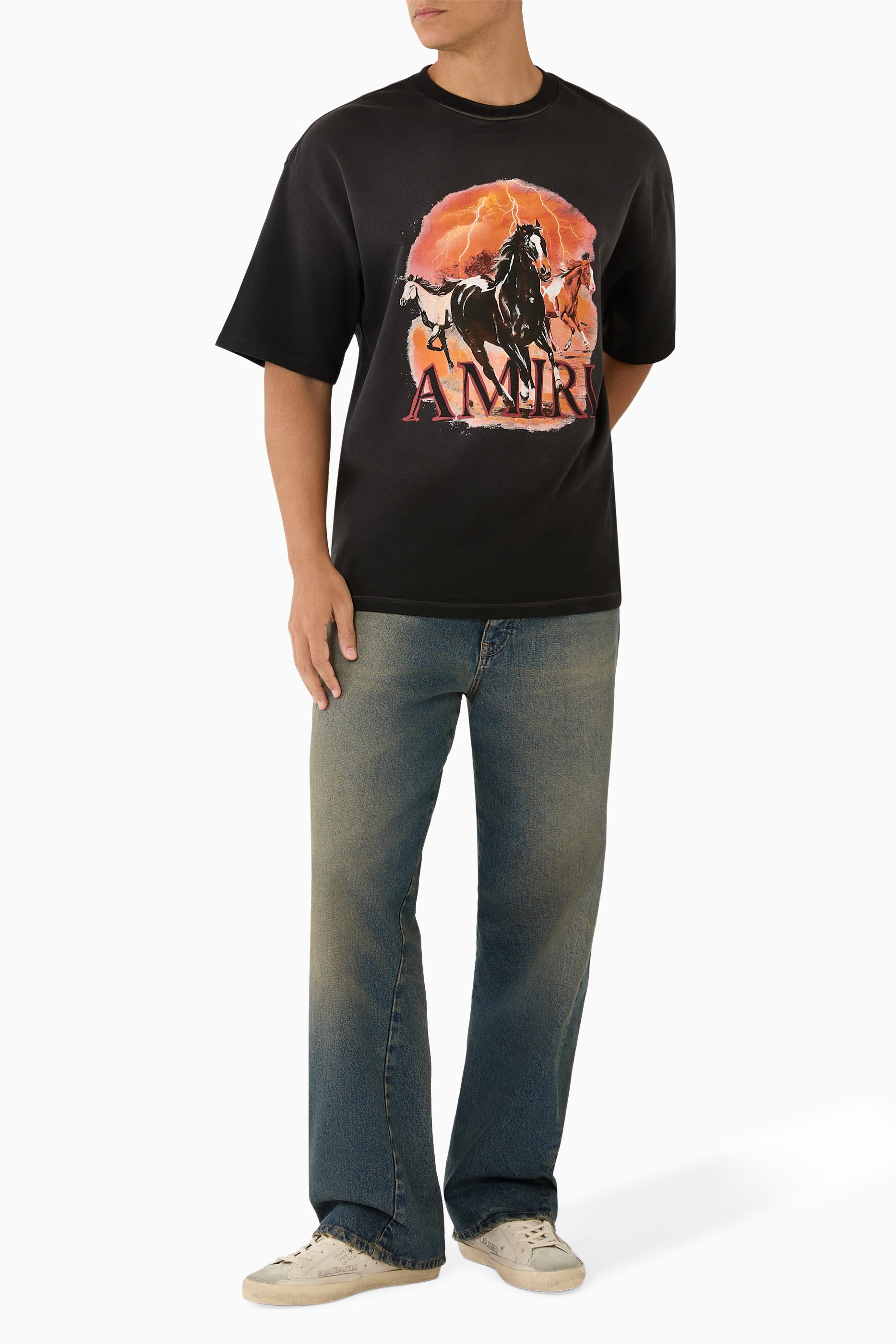 تيشيرت بطبعة شعار الحصان غرافيكية