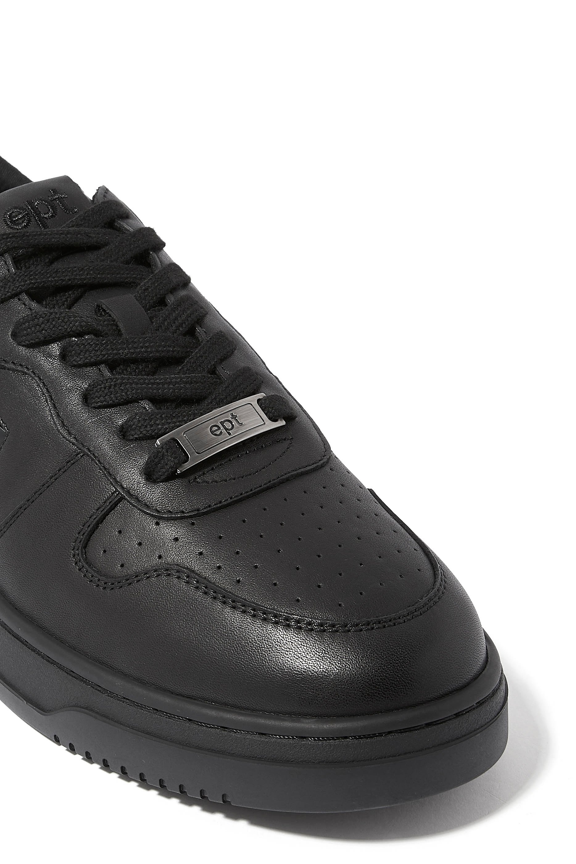 سنيكرز كورت جلد