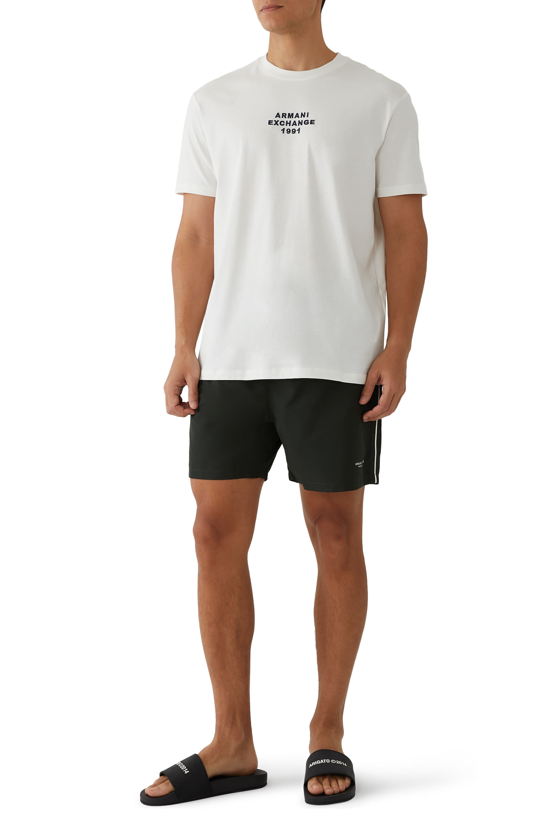 شورت سباحة بشعار الماركة