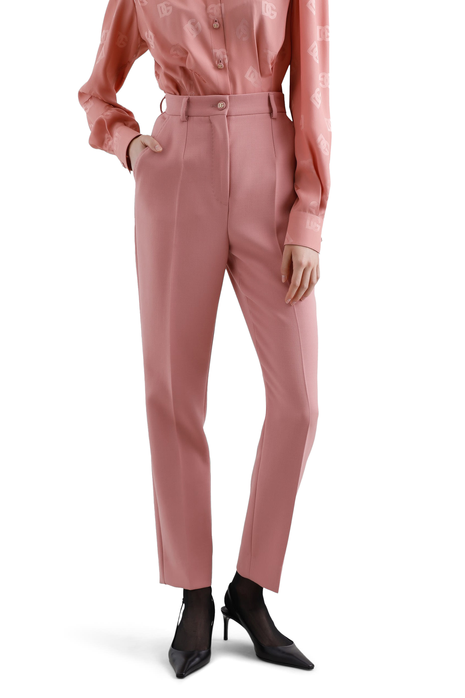 بنطال بقصة ضيقة