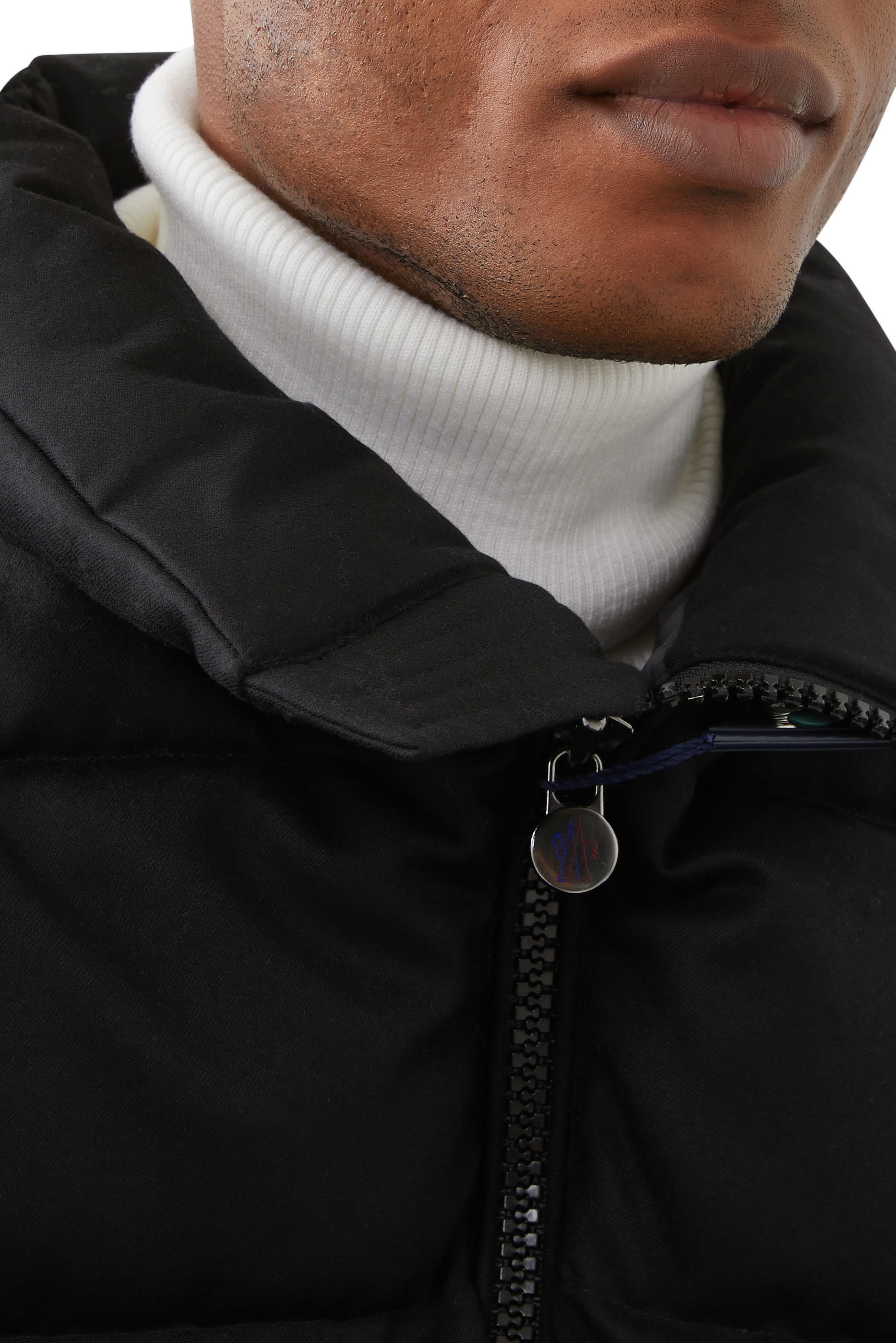 ياقة بتصميم مضلع