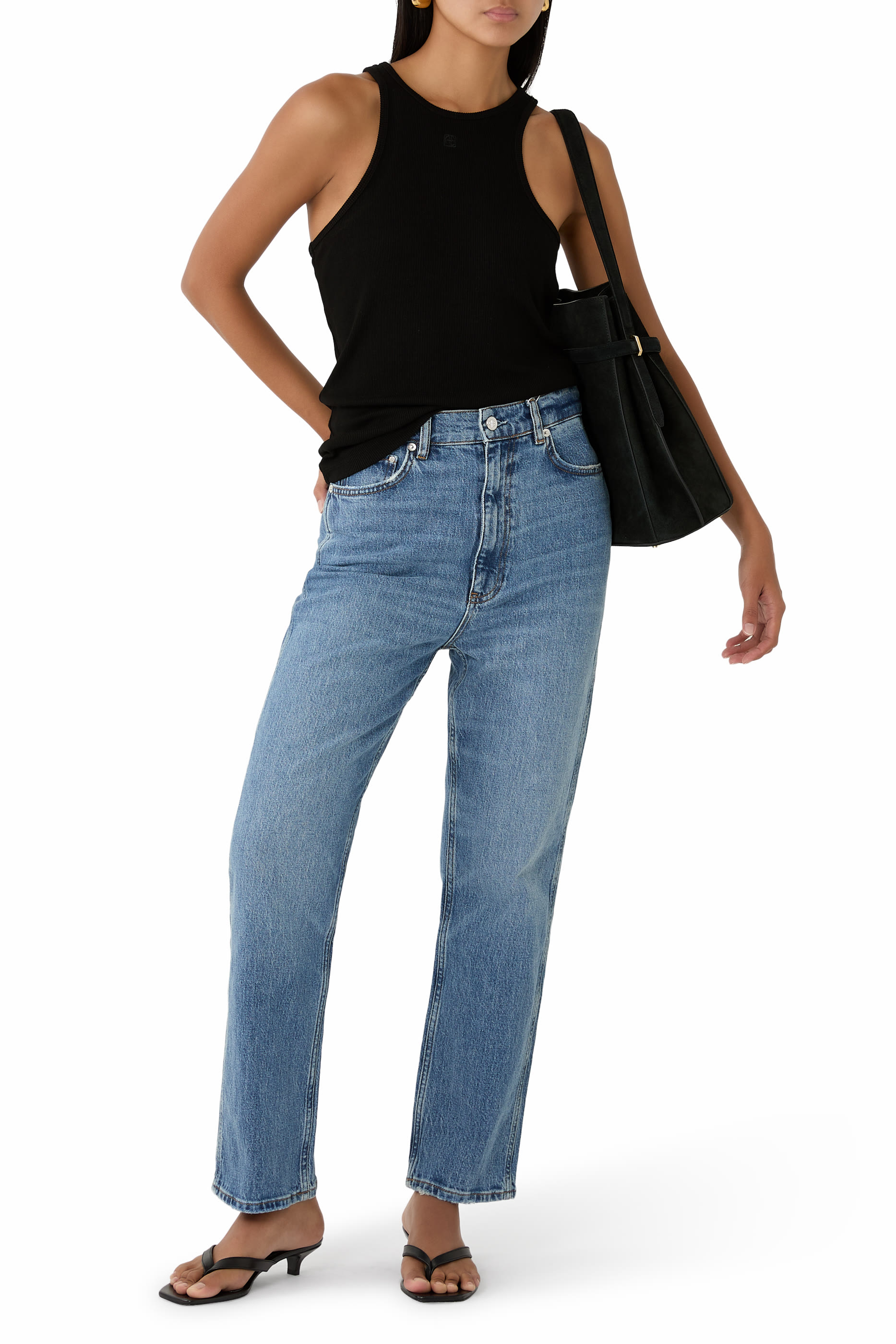 بلوزة كول بلا أكمام