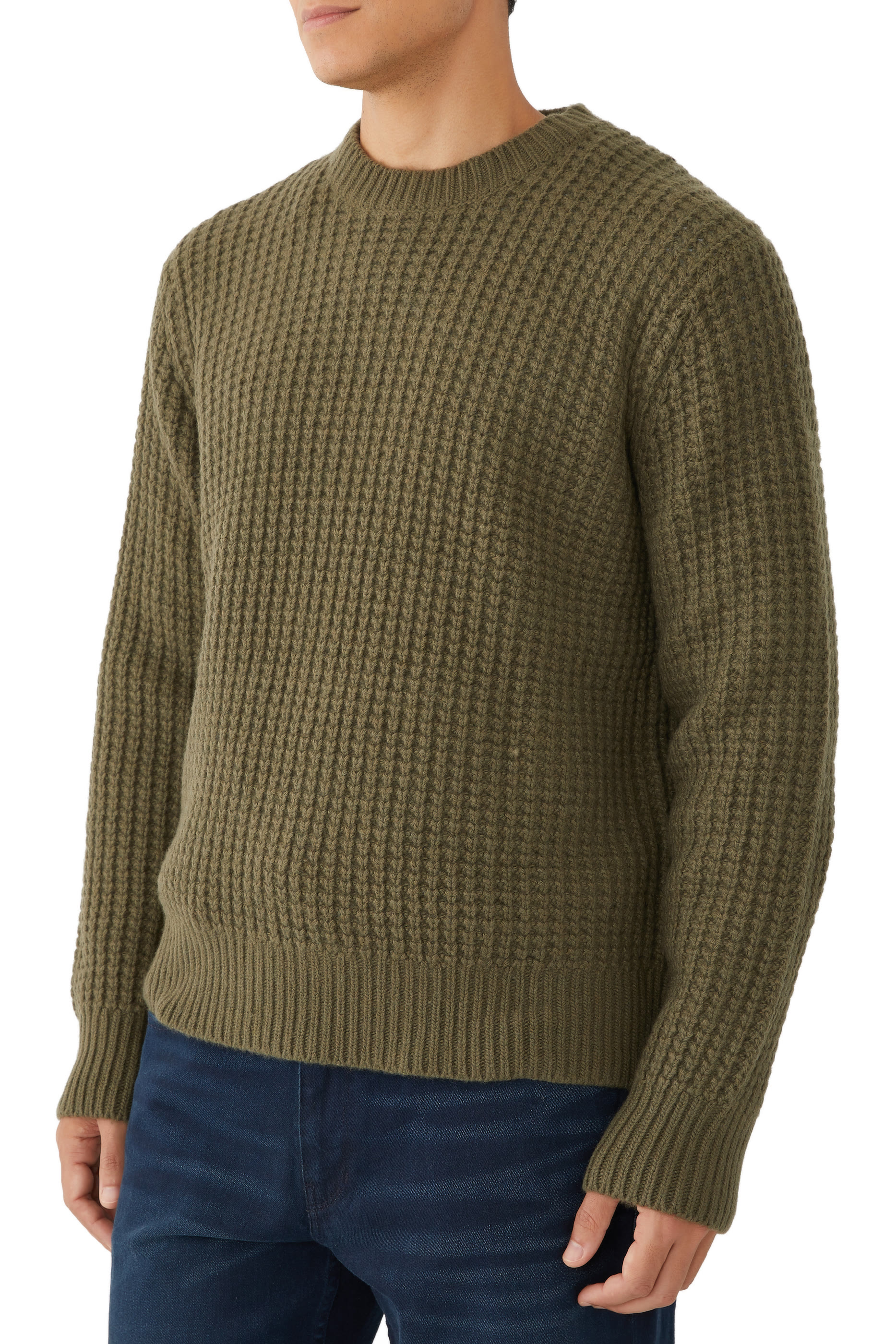 كنزة بياقة ضيقة بنسيج متشابك سميك