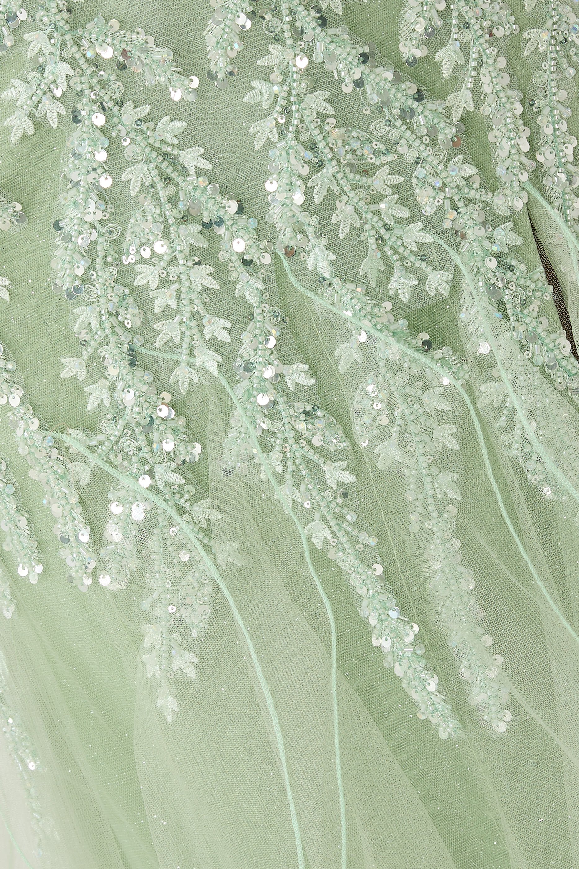 فستان سهرة بخرز وحافة بقصة ذيل حورية بحر