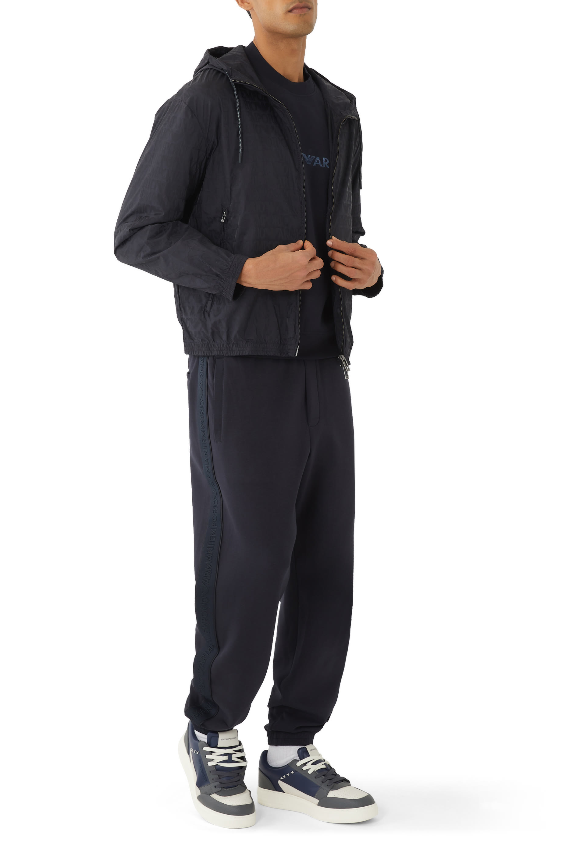 هودي بسحاب وشعار الماركة