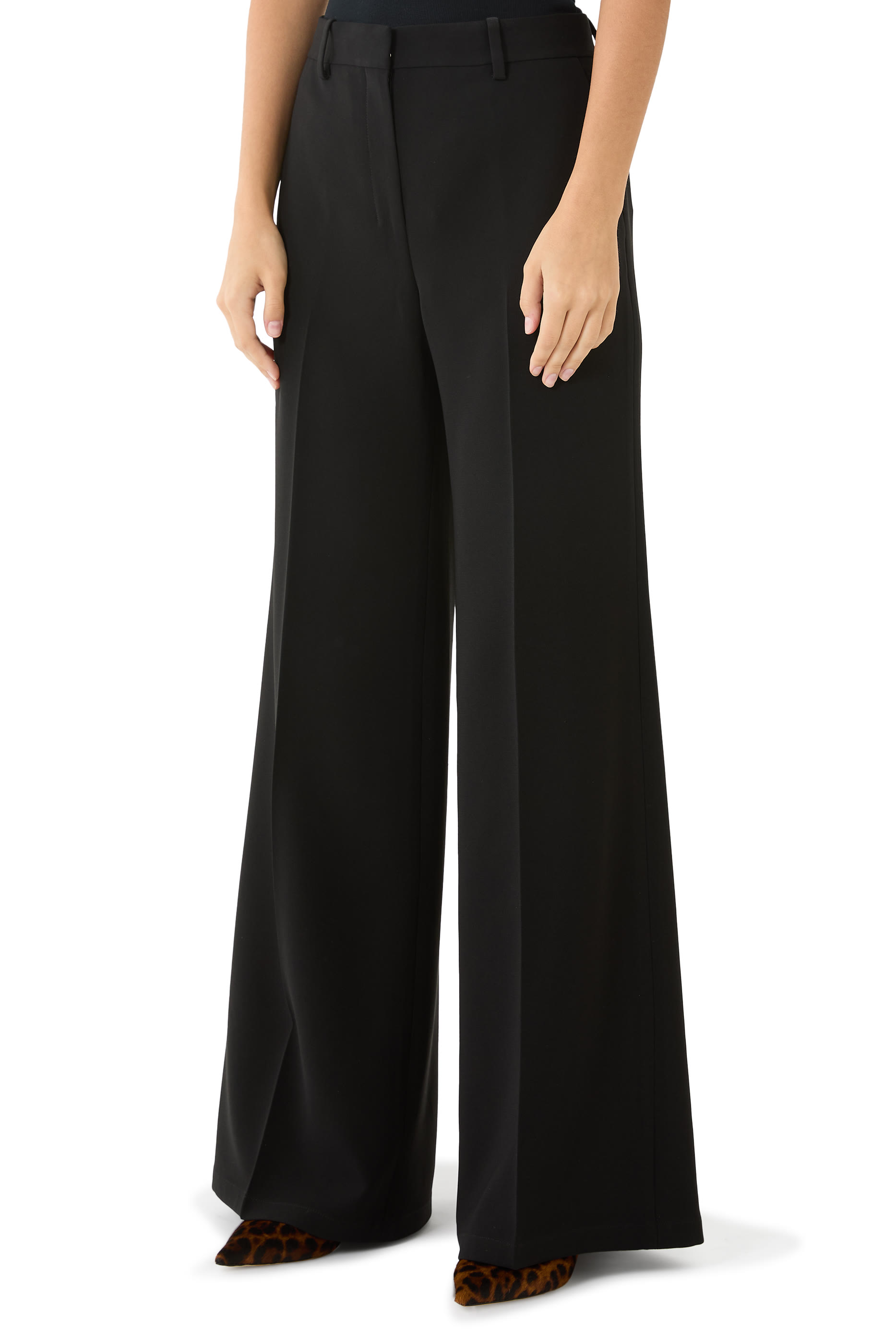 بنطال بقصة واسعة ساتان