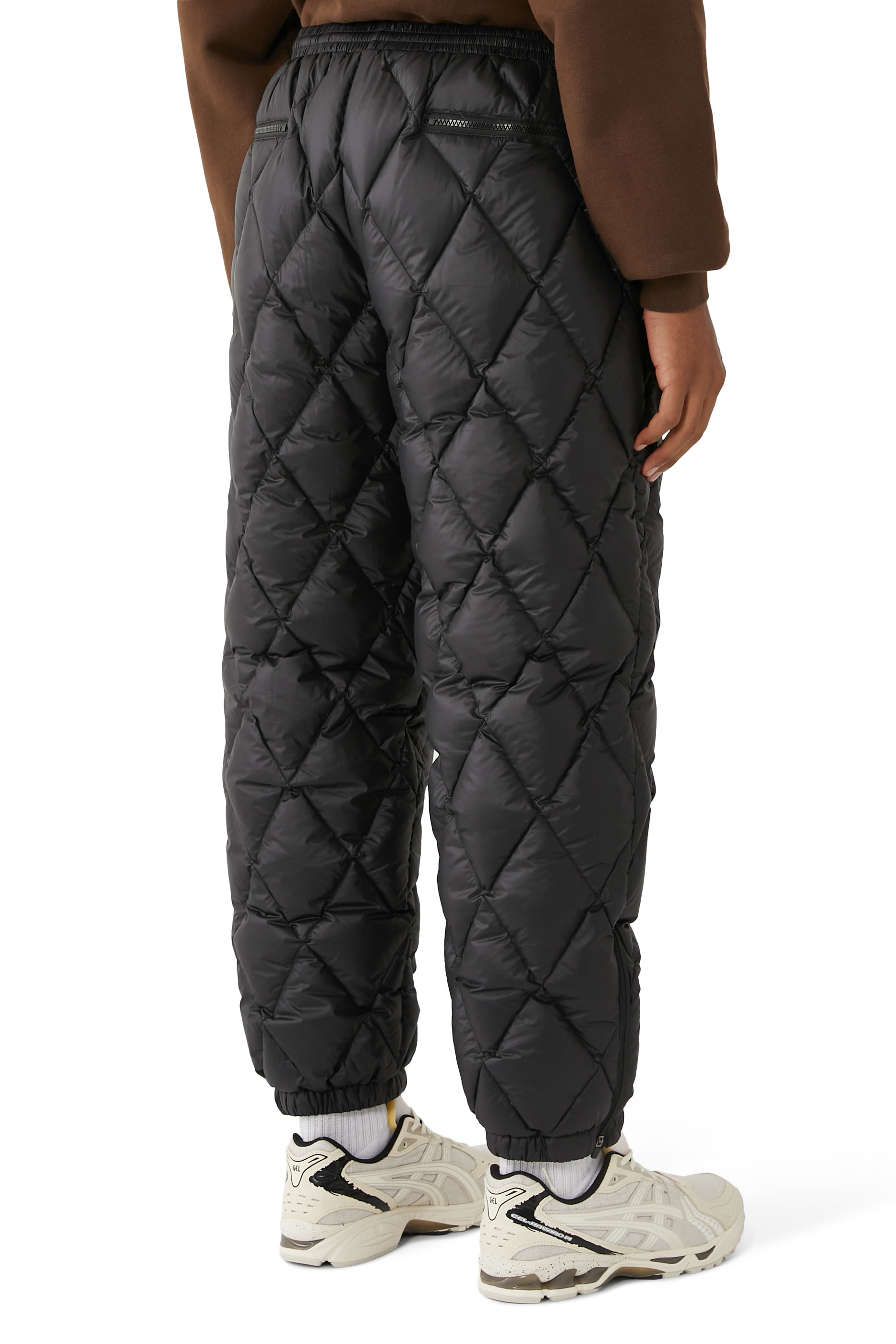 بنطال رياضي بتصميم مبطن بالزغب بنقشة معينات وشعار Mki