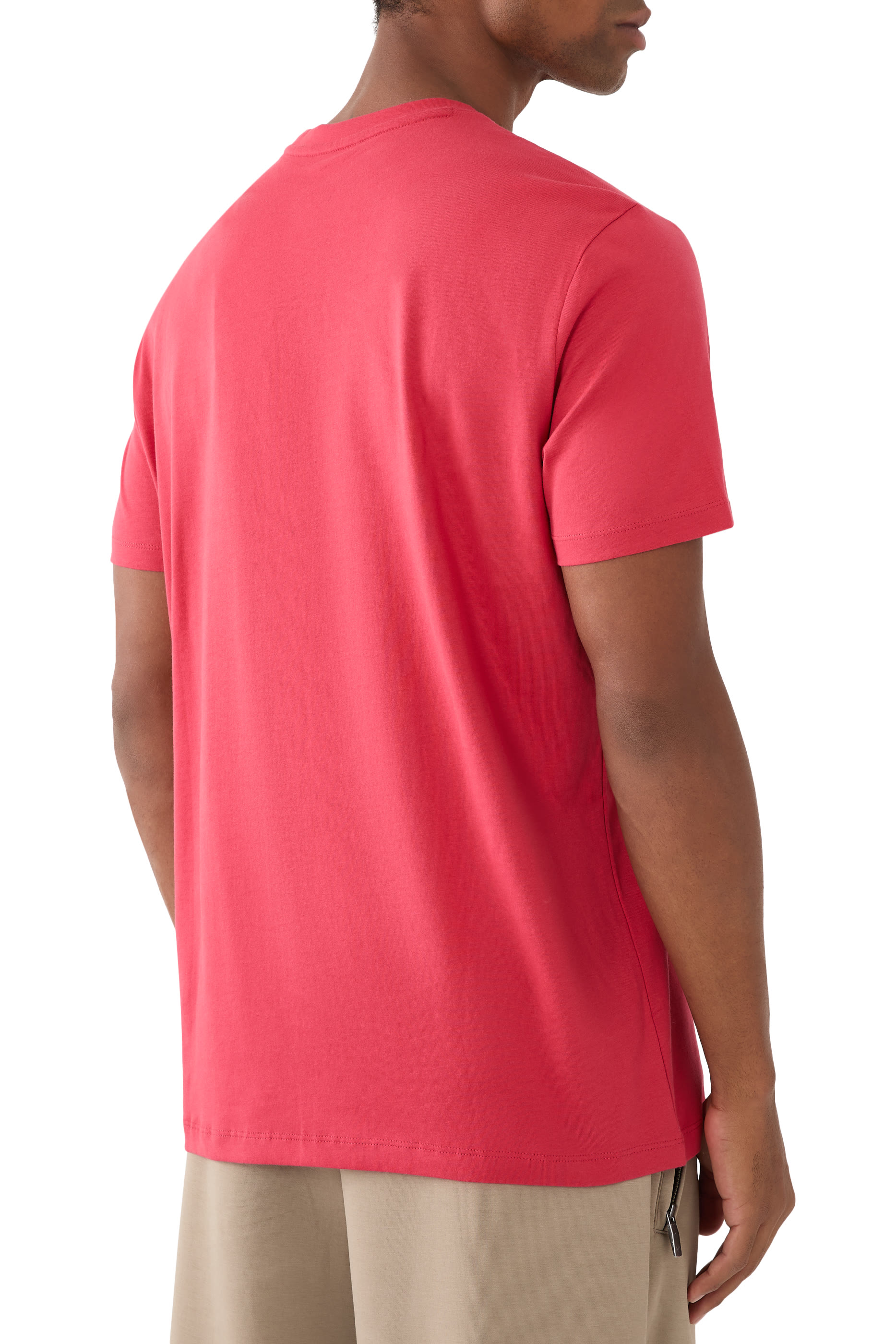 تيشيرت بحروف شعار الماركة