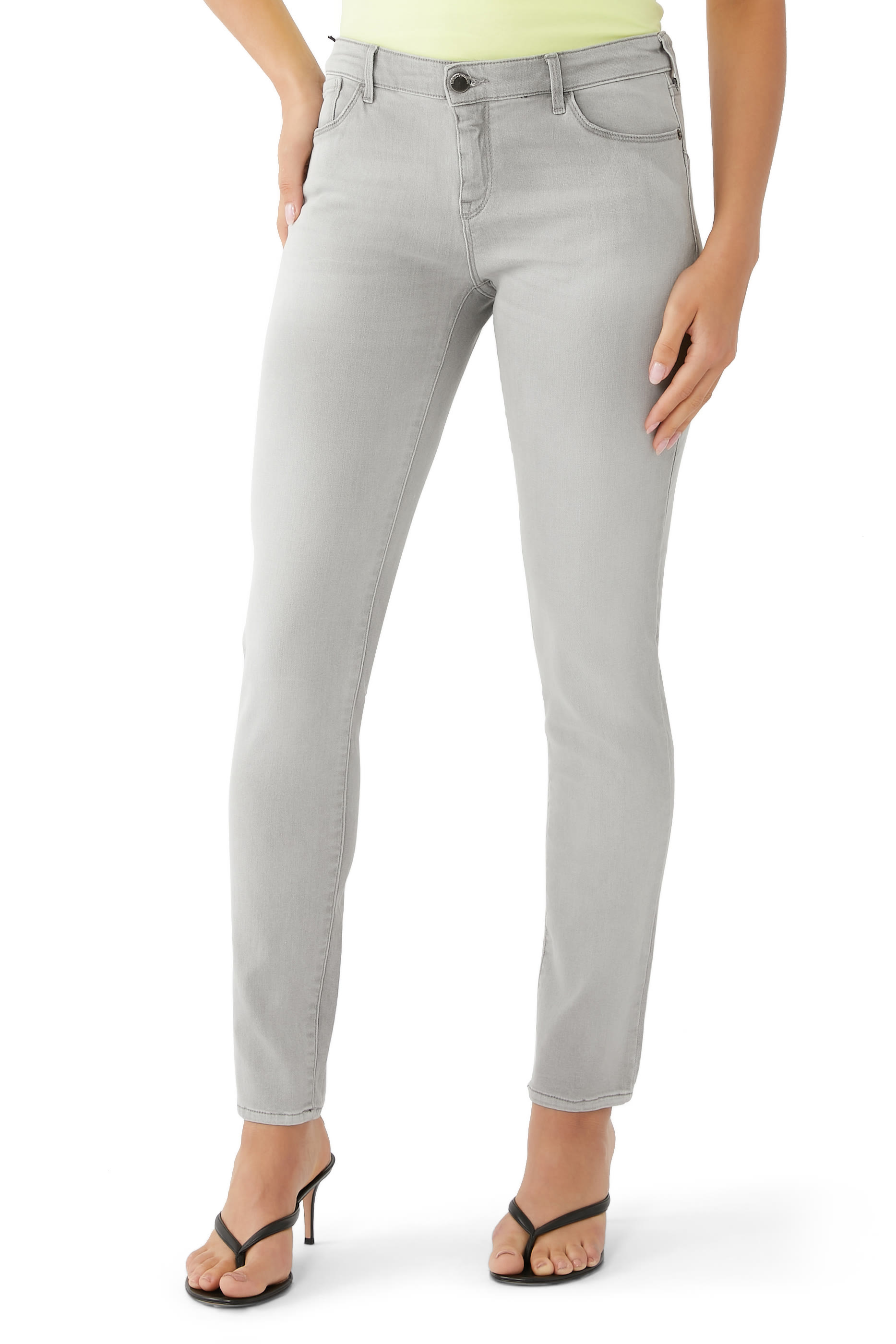 بنطال جينز بقصة سكيني