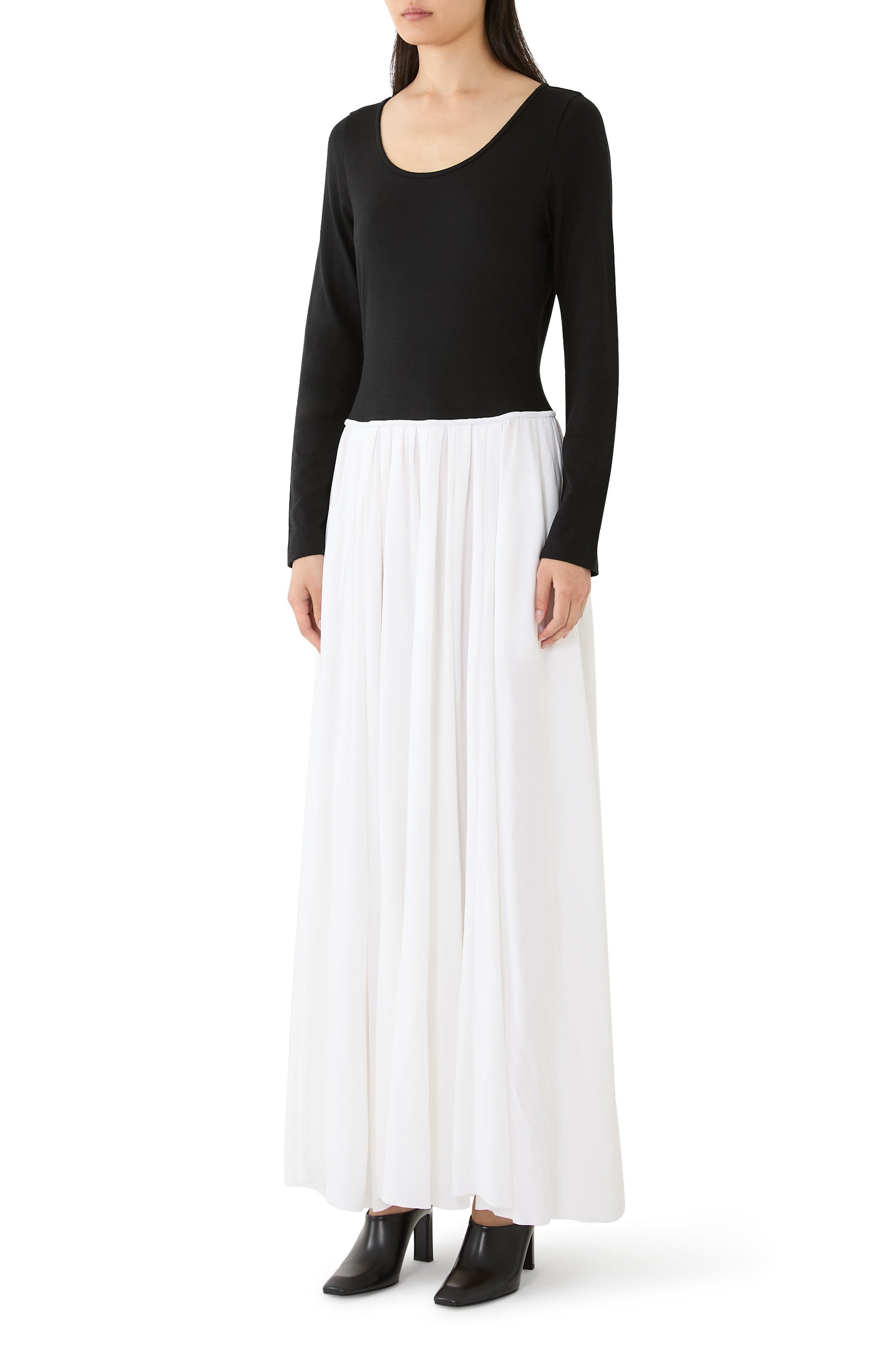 فستان كارلوتا