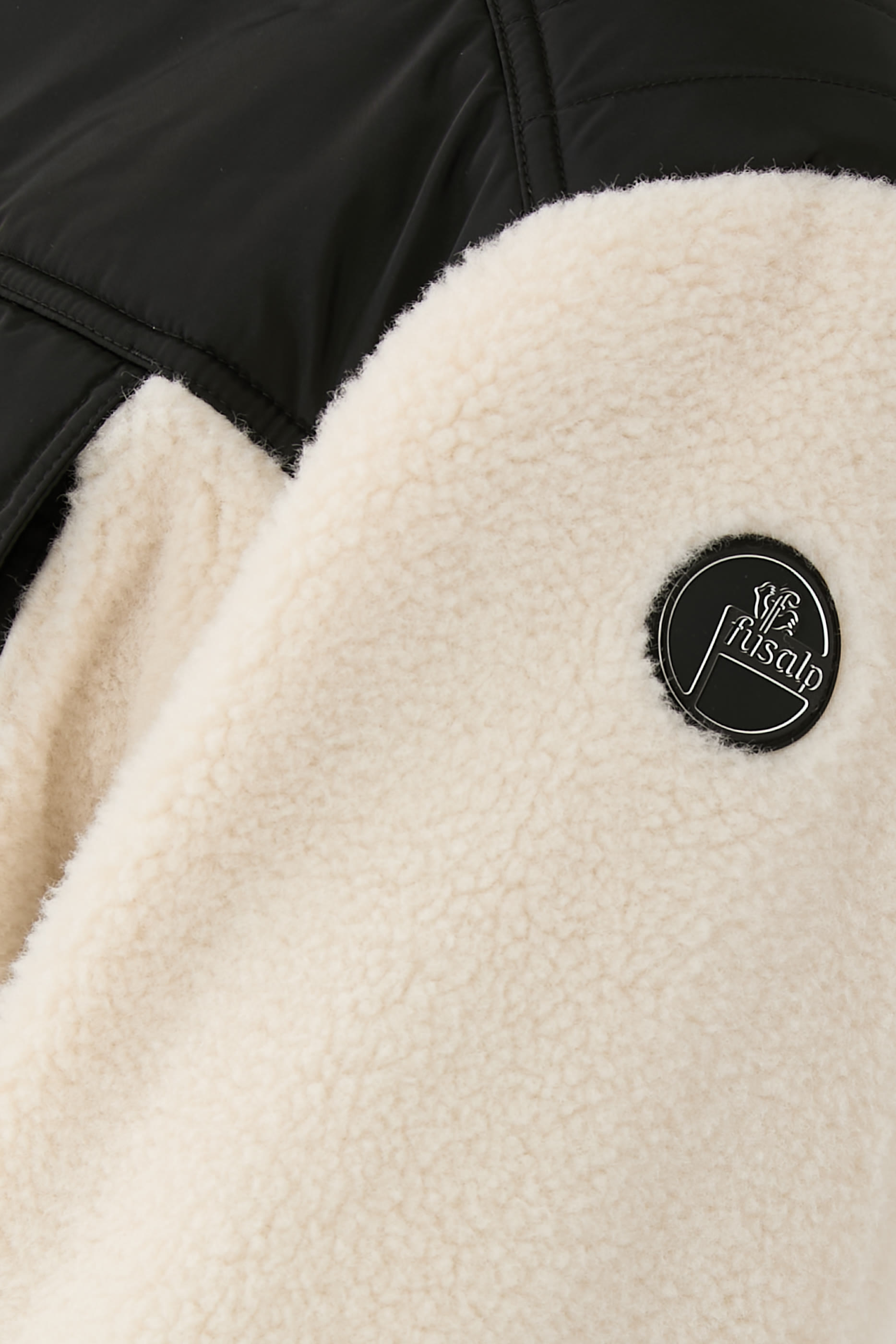 جاكيت بتصميم مقسم بأجزاء صوف