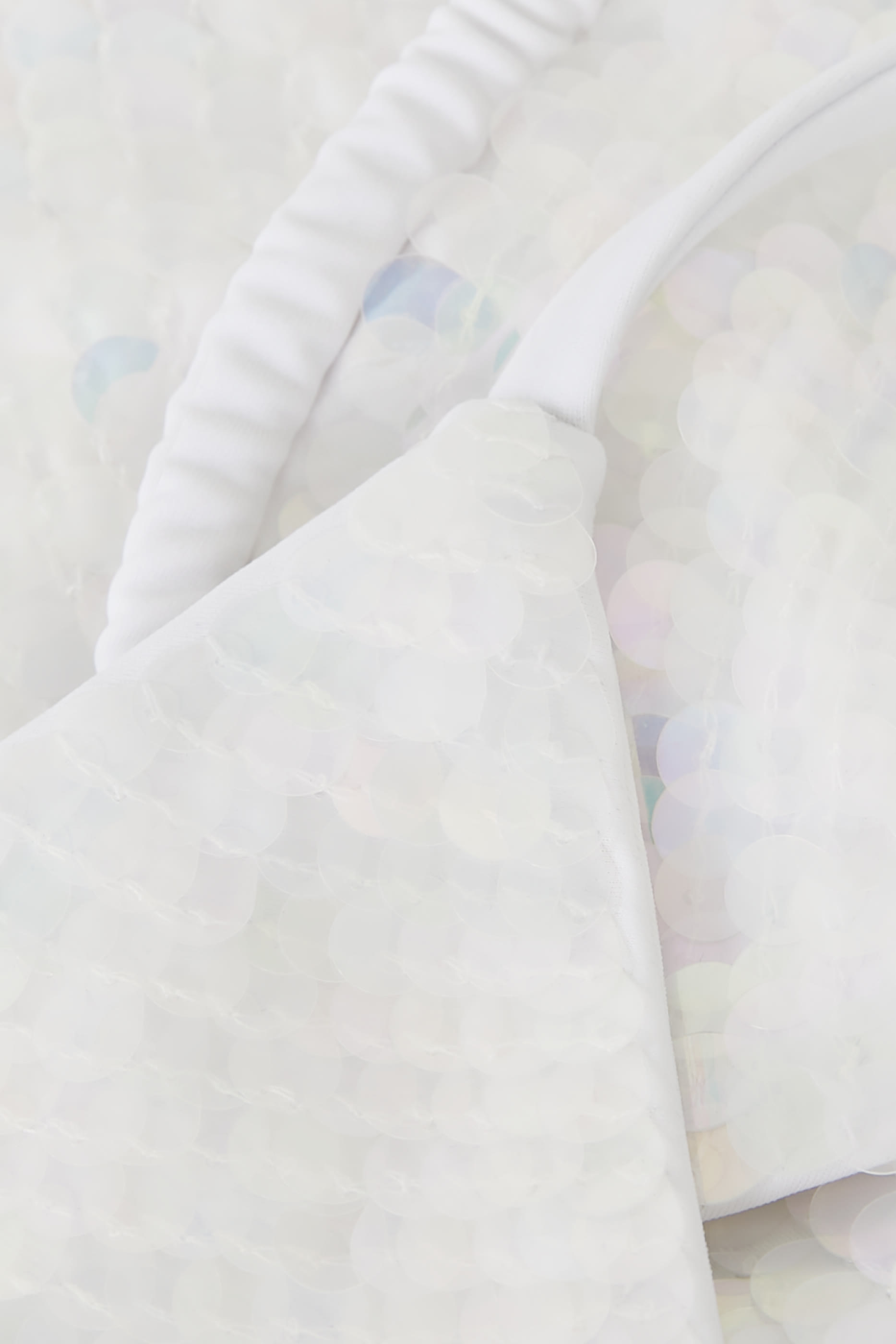 قطعة بيكيني علوية سين مزينة بترتر