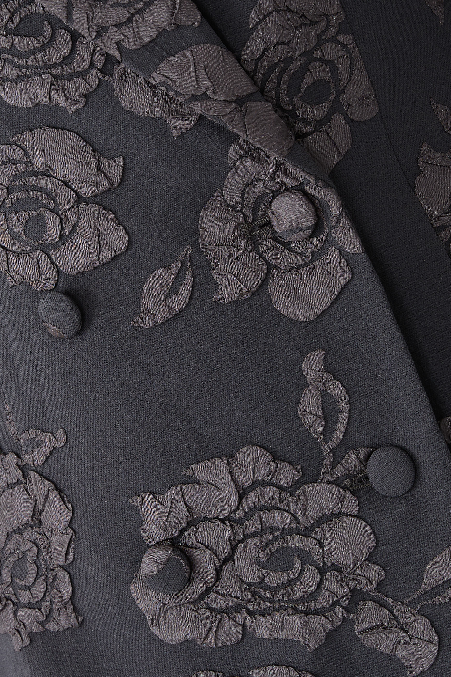 فستان قصير بنمط بليزر بزهور بارزة الملمس