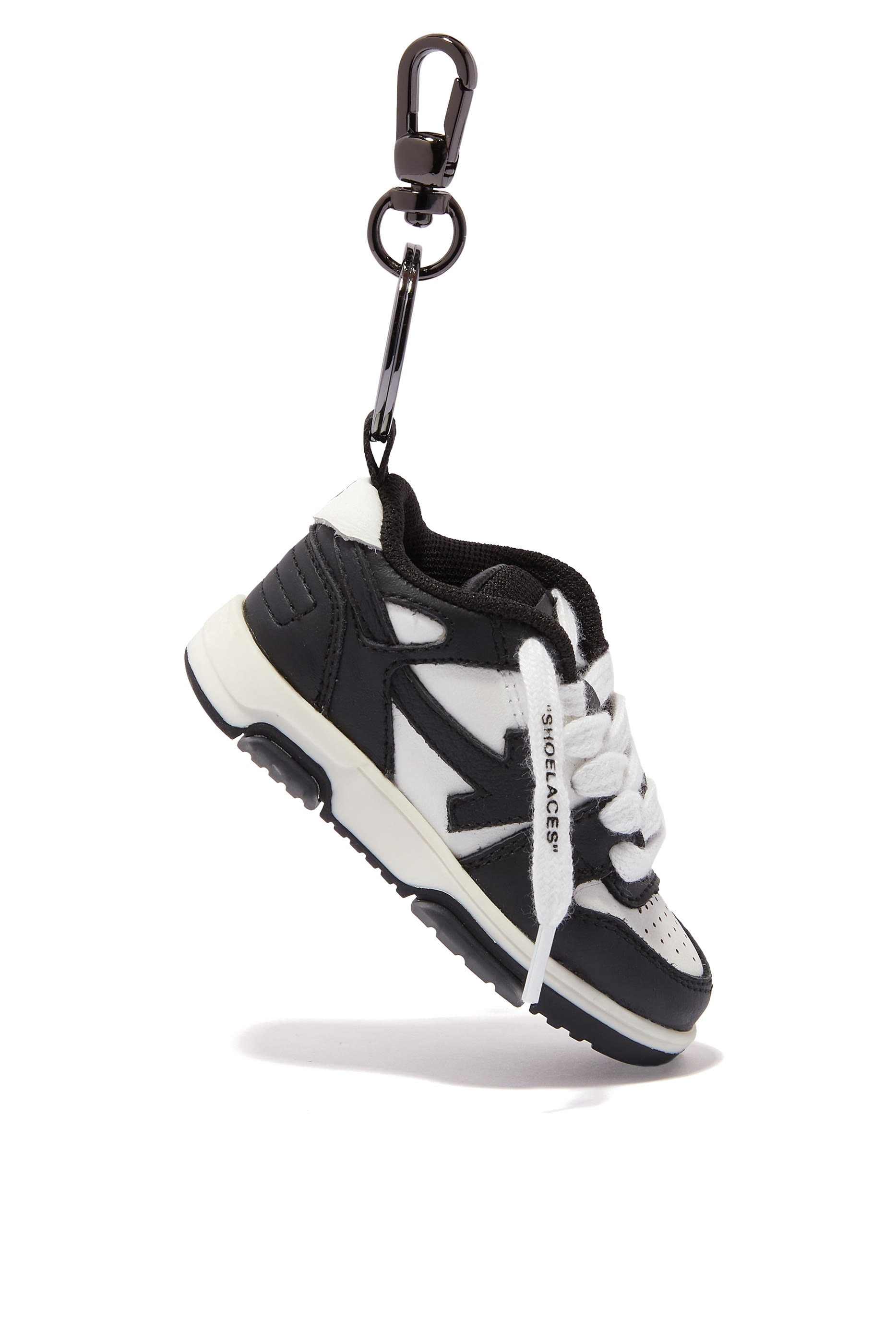 سلسلة مفاتيح OOO سنيكرز