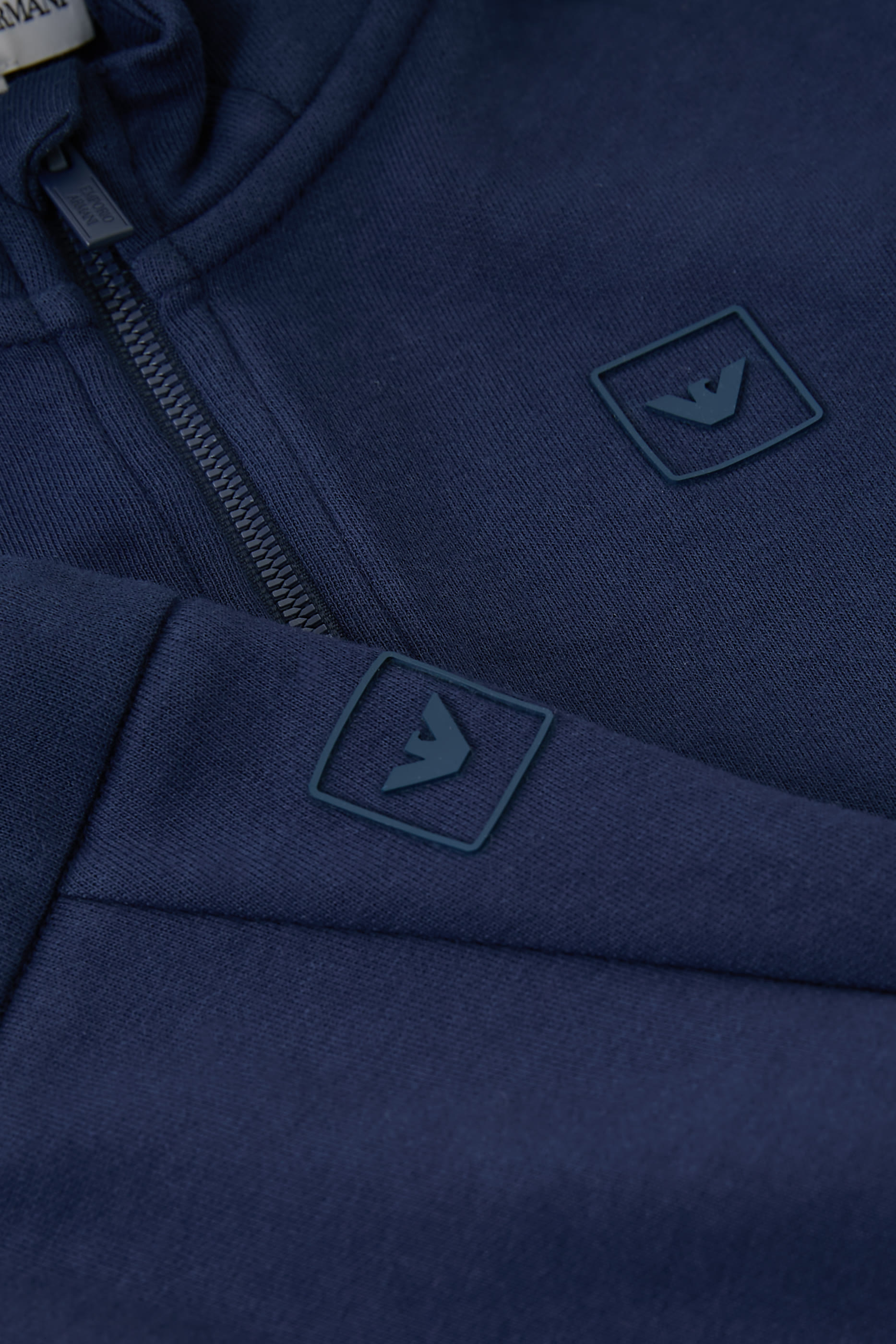 بدلة رياضية بشعار الماركة للأطفال