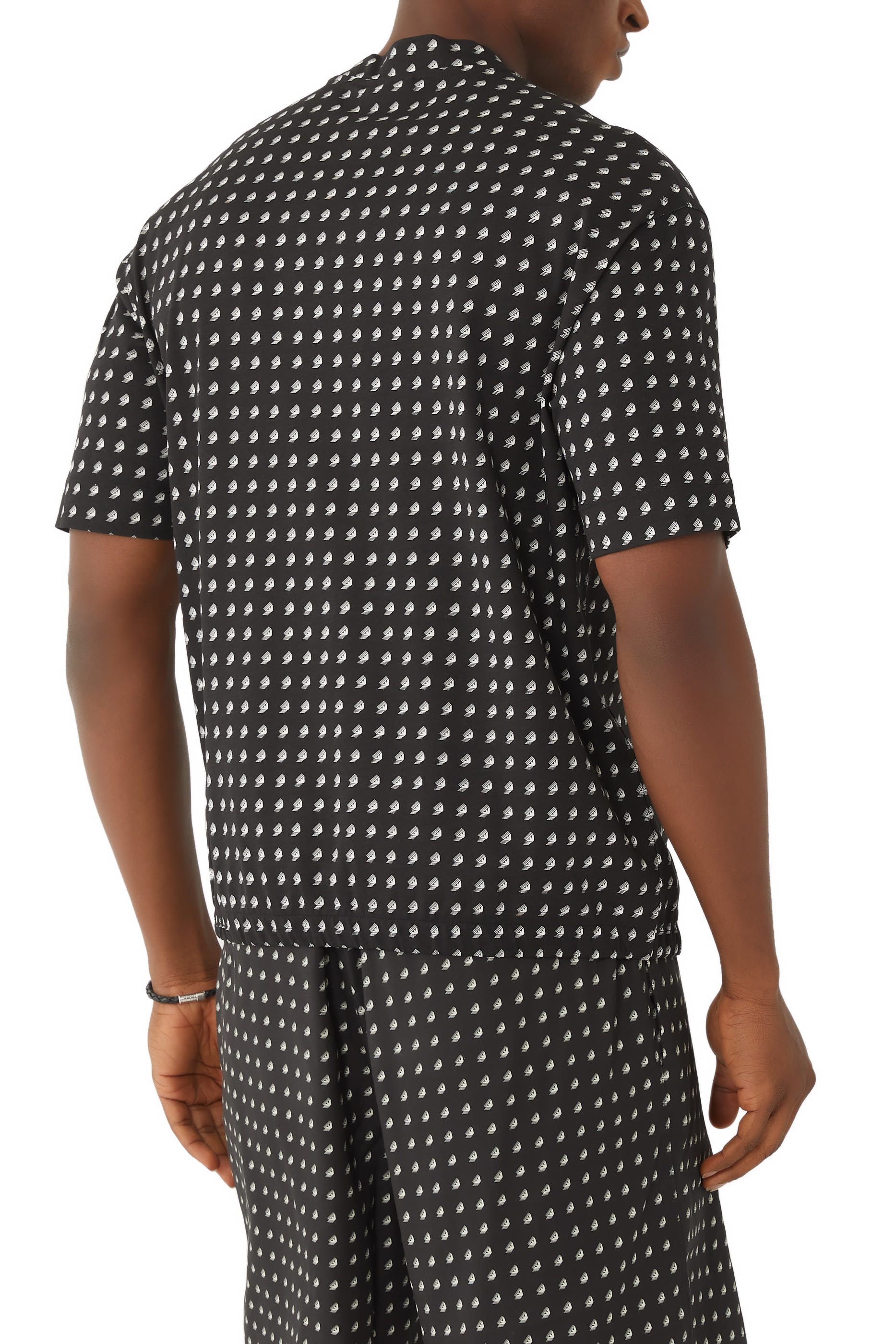 تيشيرت بشعار النسر بحجم صغير