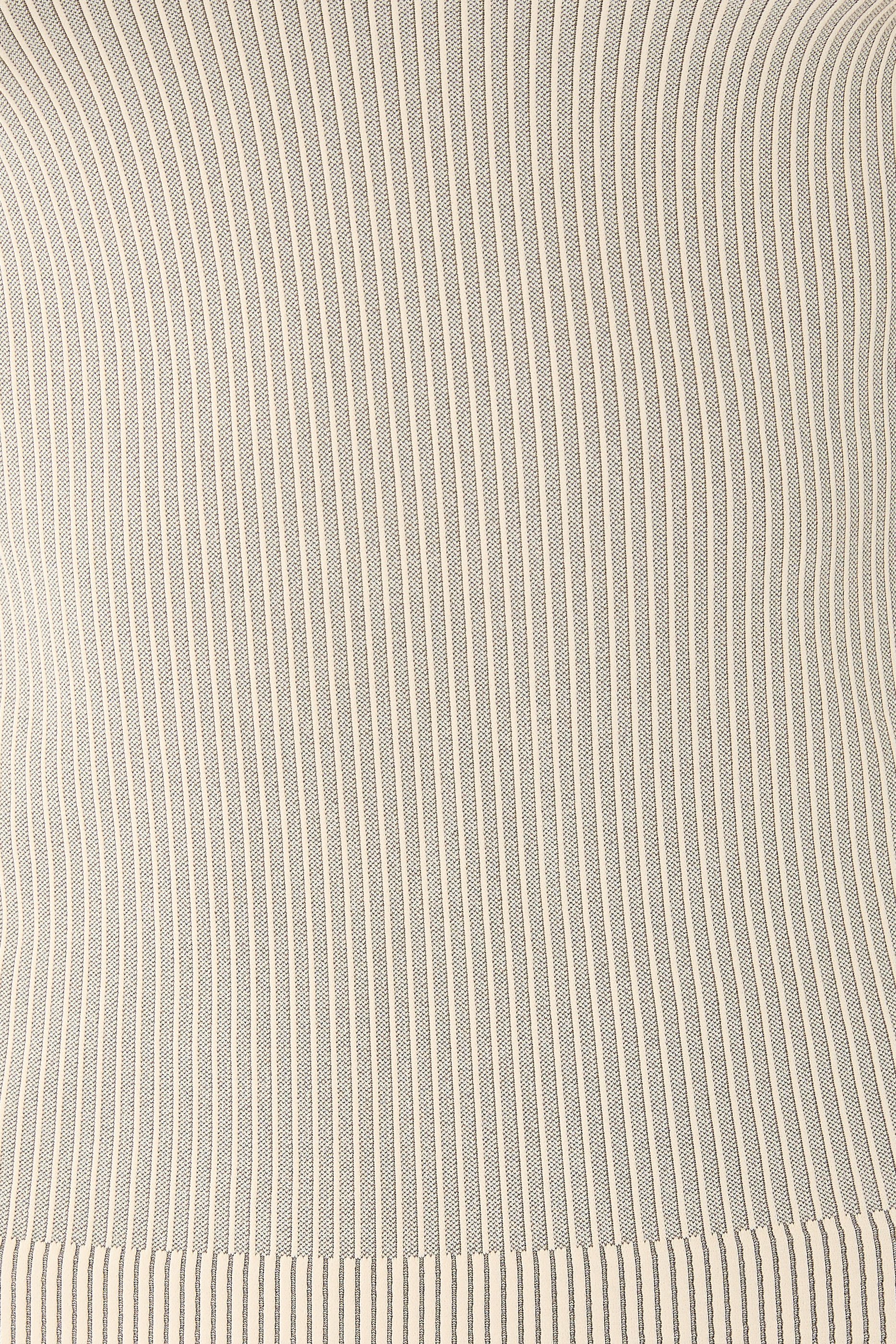 بلوزة أساسية بأكمام طويلة