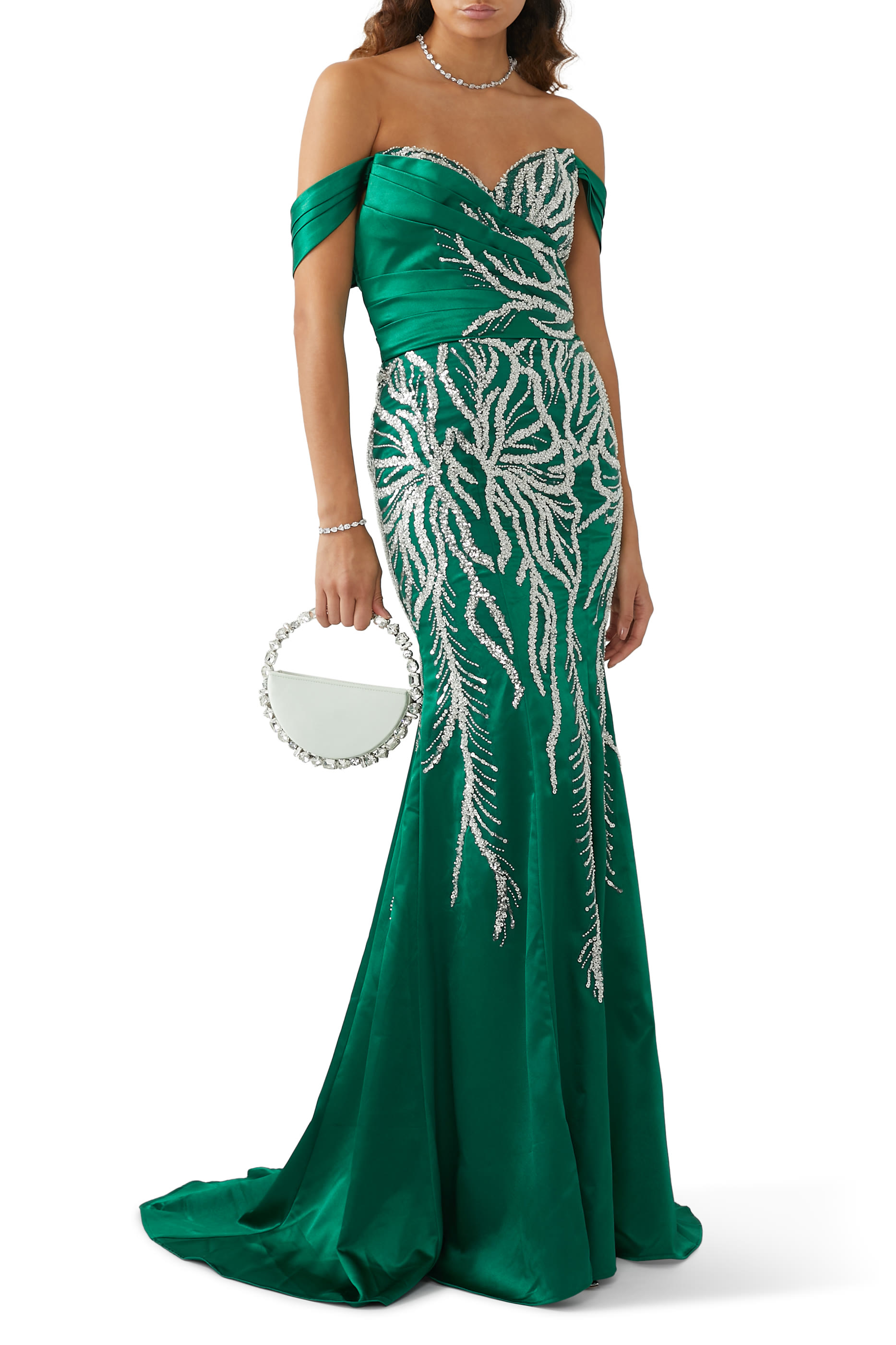 فستان سهرة بأكتاف متساقطة