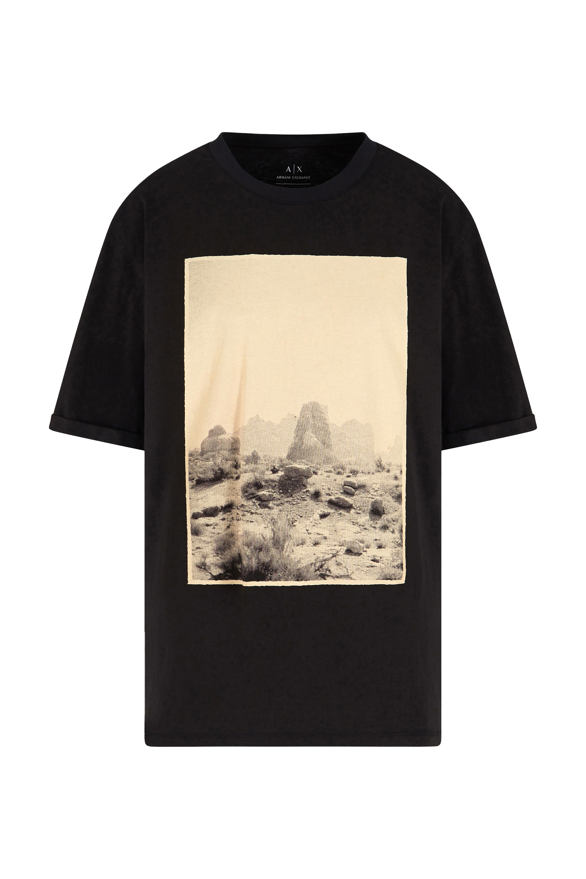 تيشيرت بأكمام قصيرة