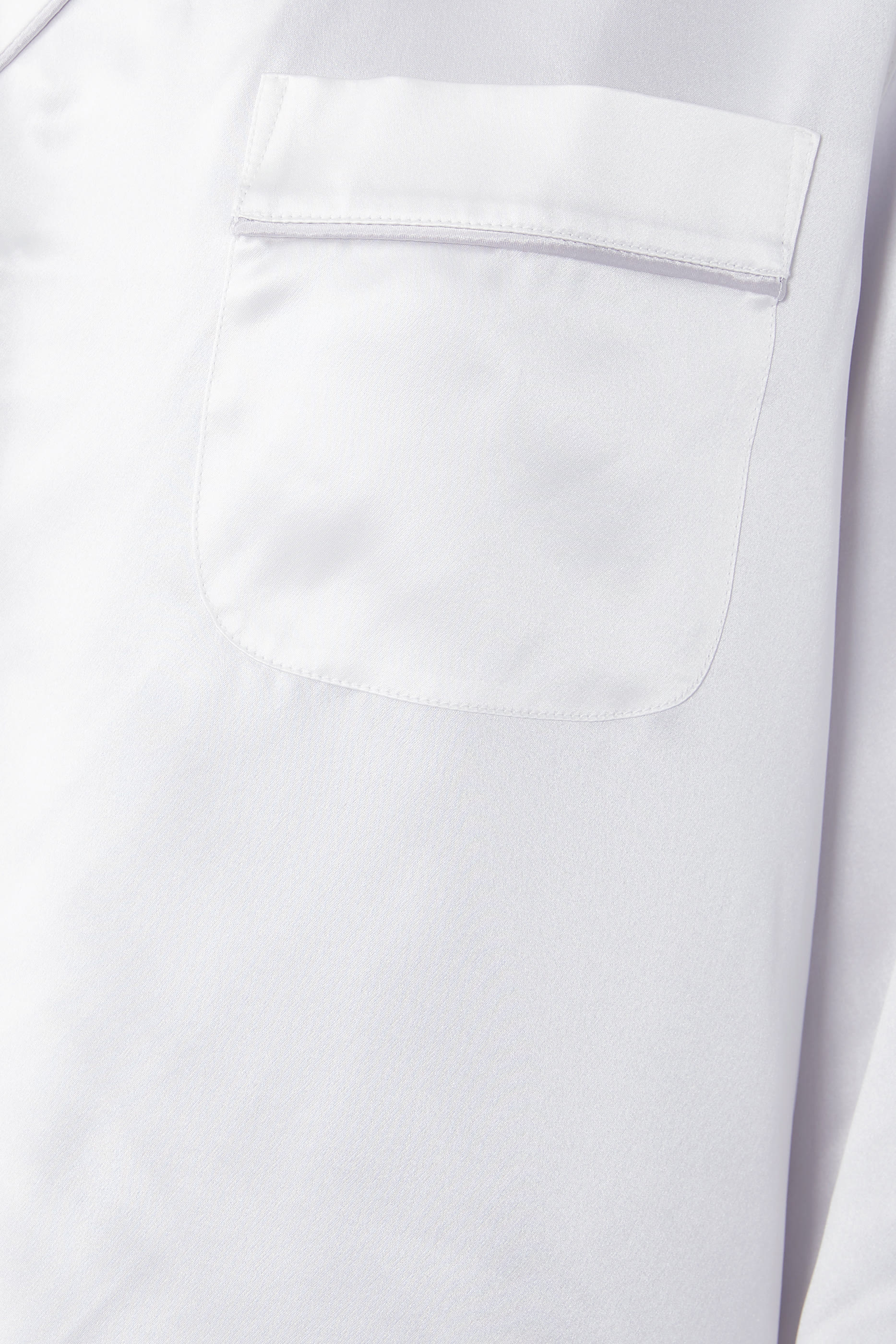 طقم بيجامة بتفاصيل بارزة حرير