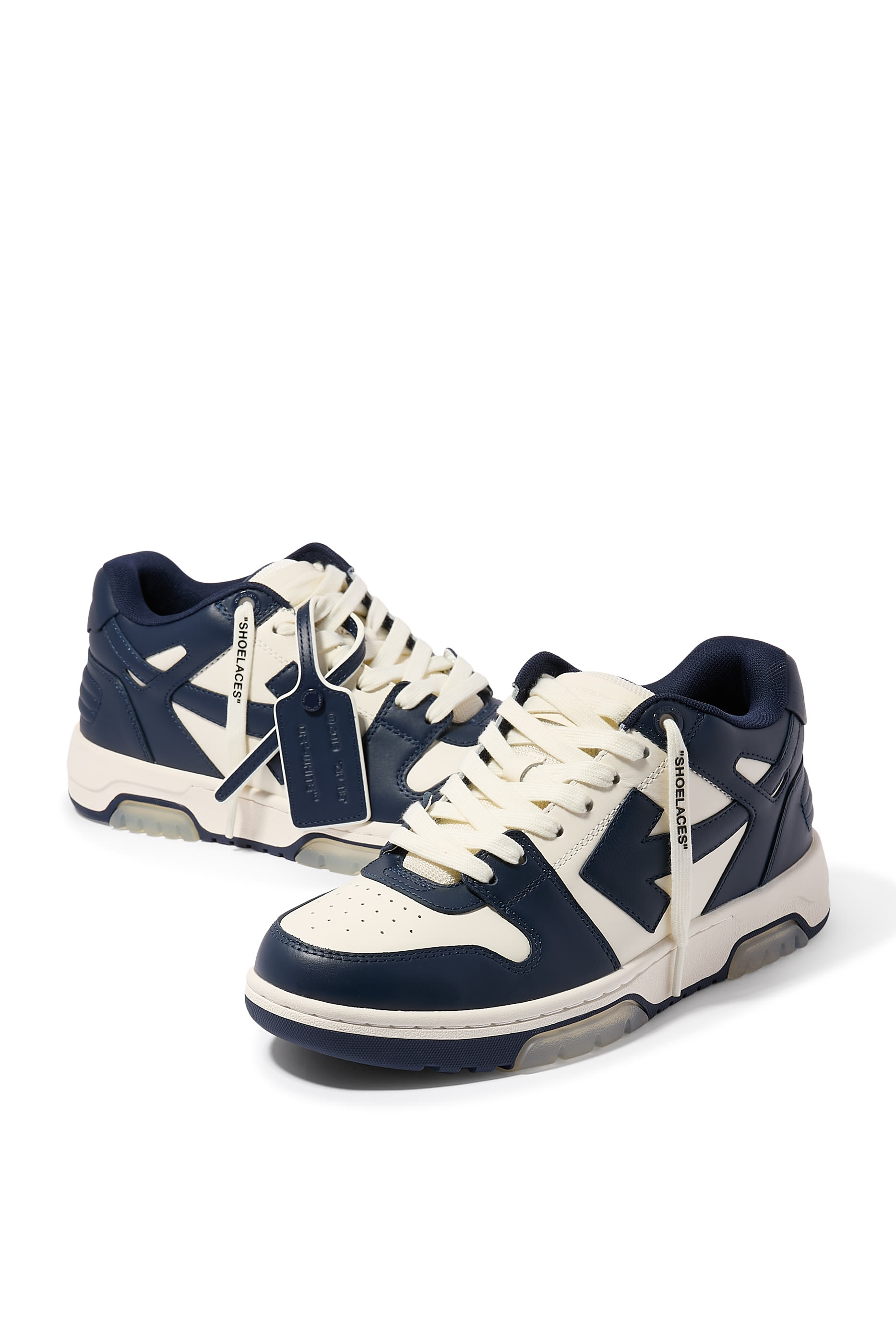 سنيكرز أوت اوف أوفيس