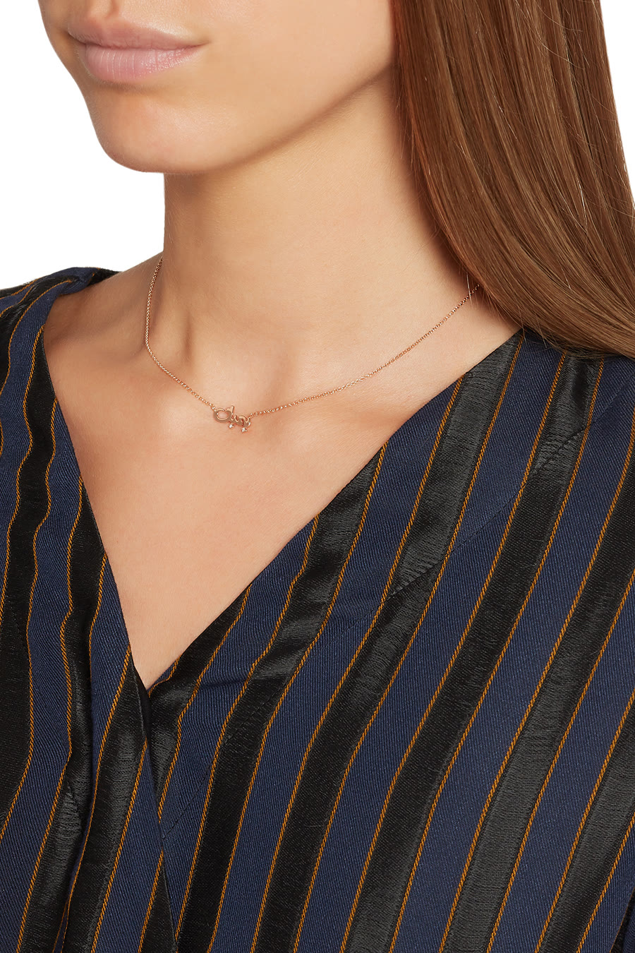 قلادة بتصميم كلمة بحبك مرصعة بماس