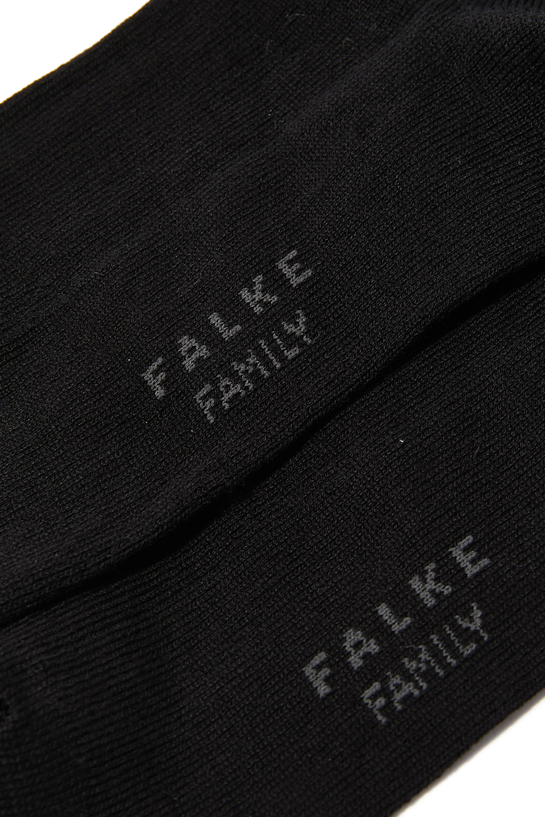 جوارب بشعار الماركة للأطفال