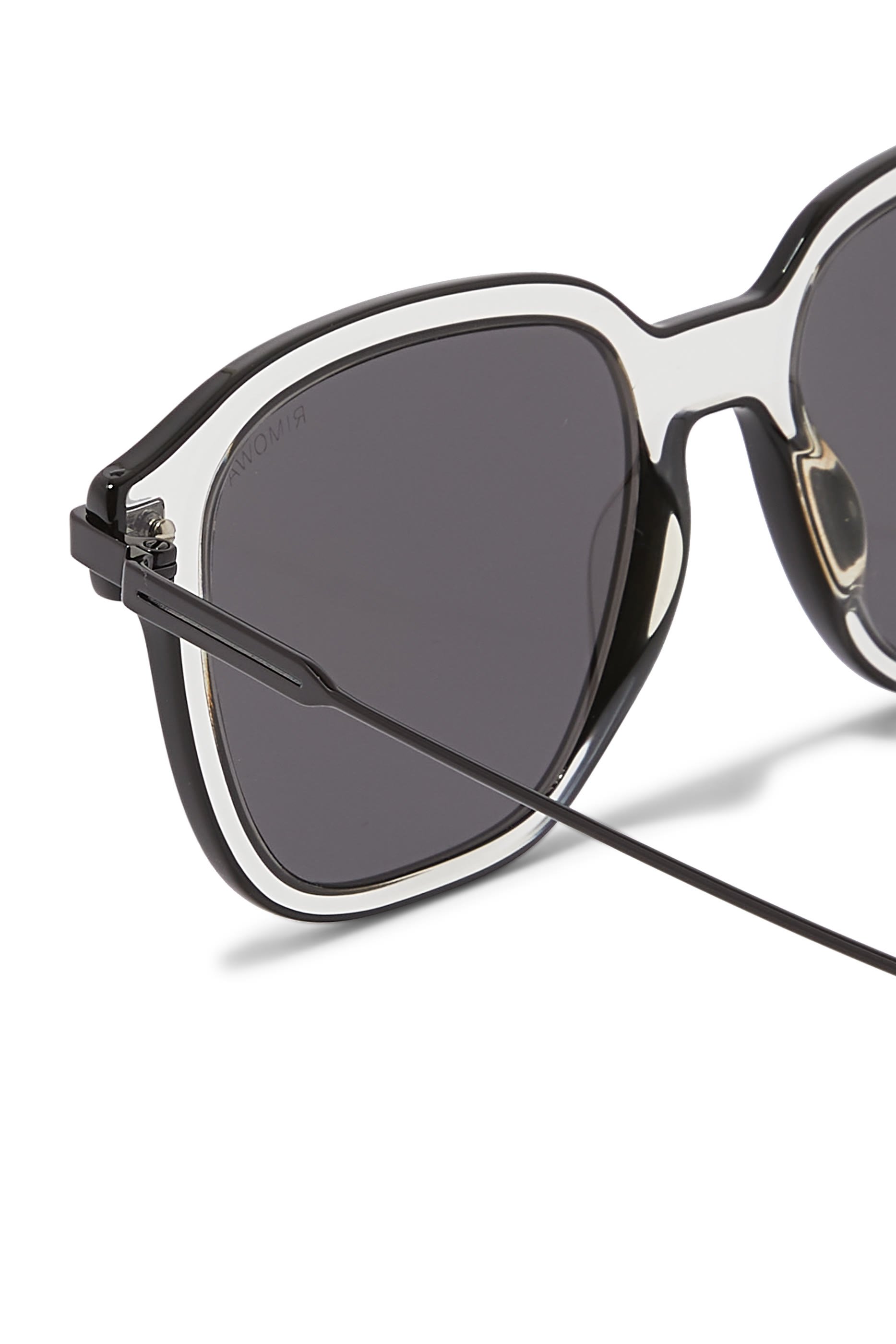 نظارة شمسية بإطار بتصميم حرف D