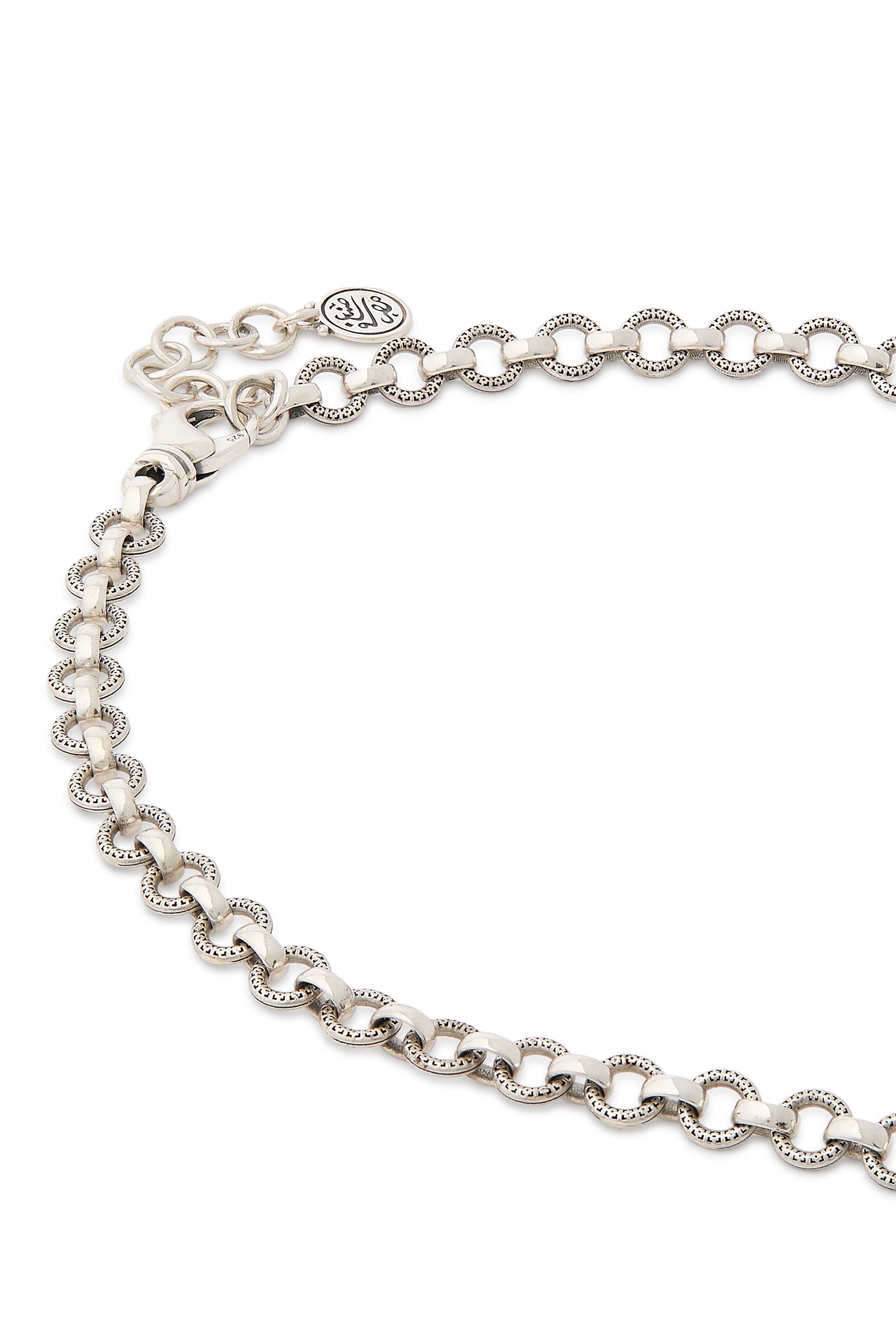 قلادة وي آر وان مرصعة بحجر إسبنيل أسود، فضة إسترلينية وذهب أصفر عيار 18