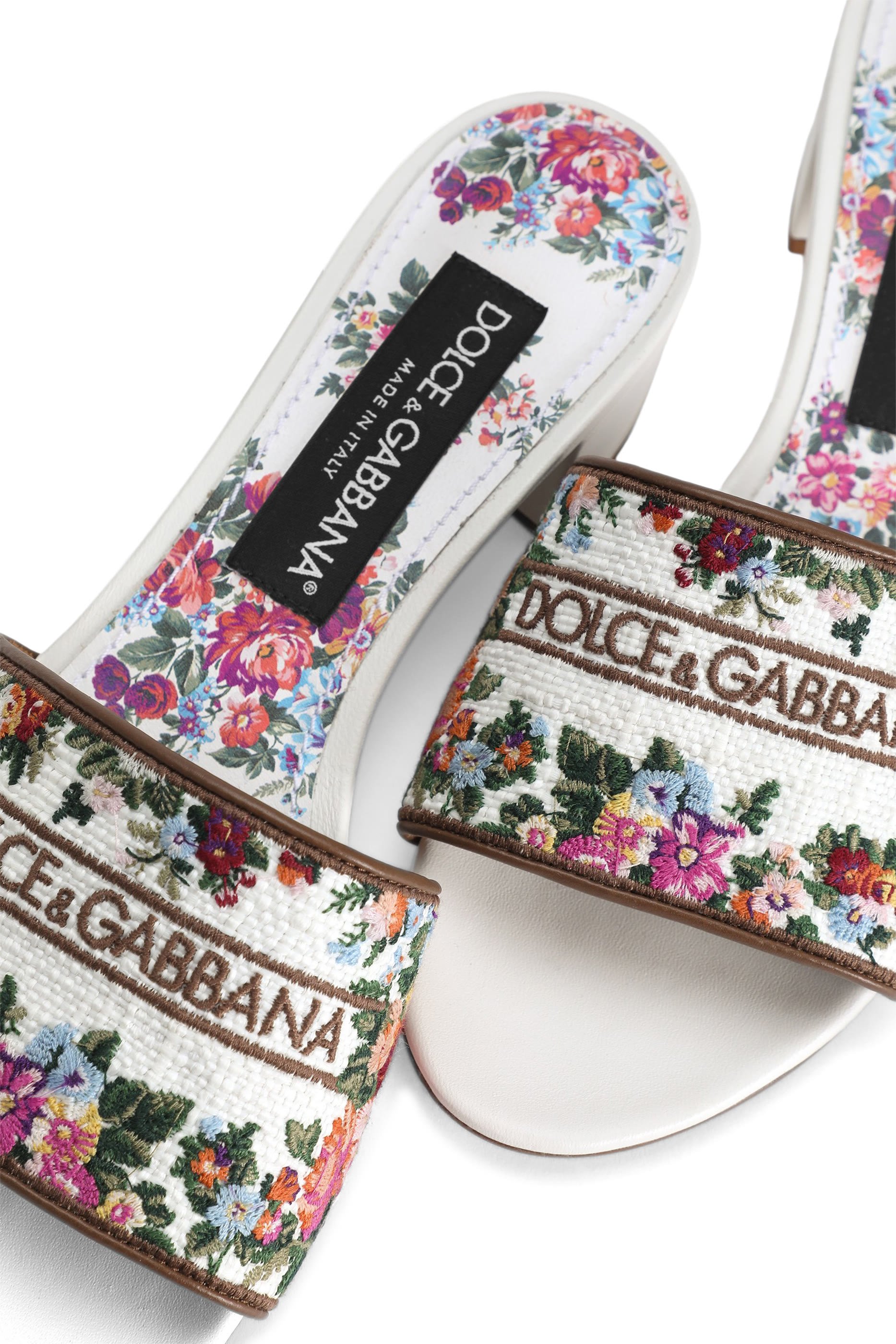 حذاء مفتوح بنقشة زهور