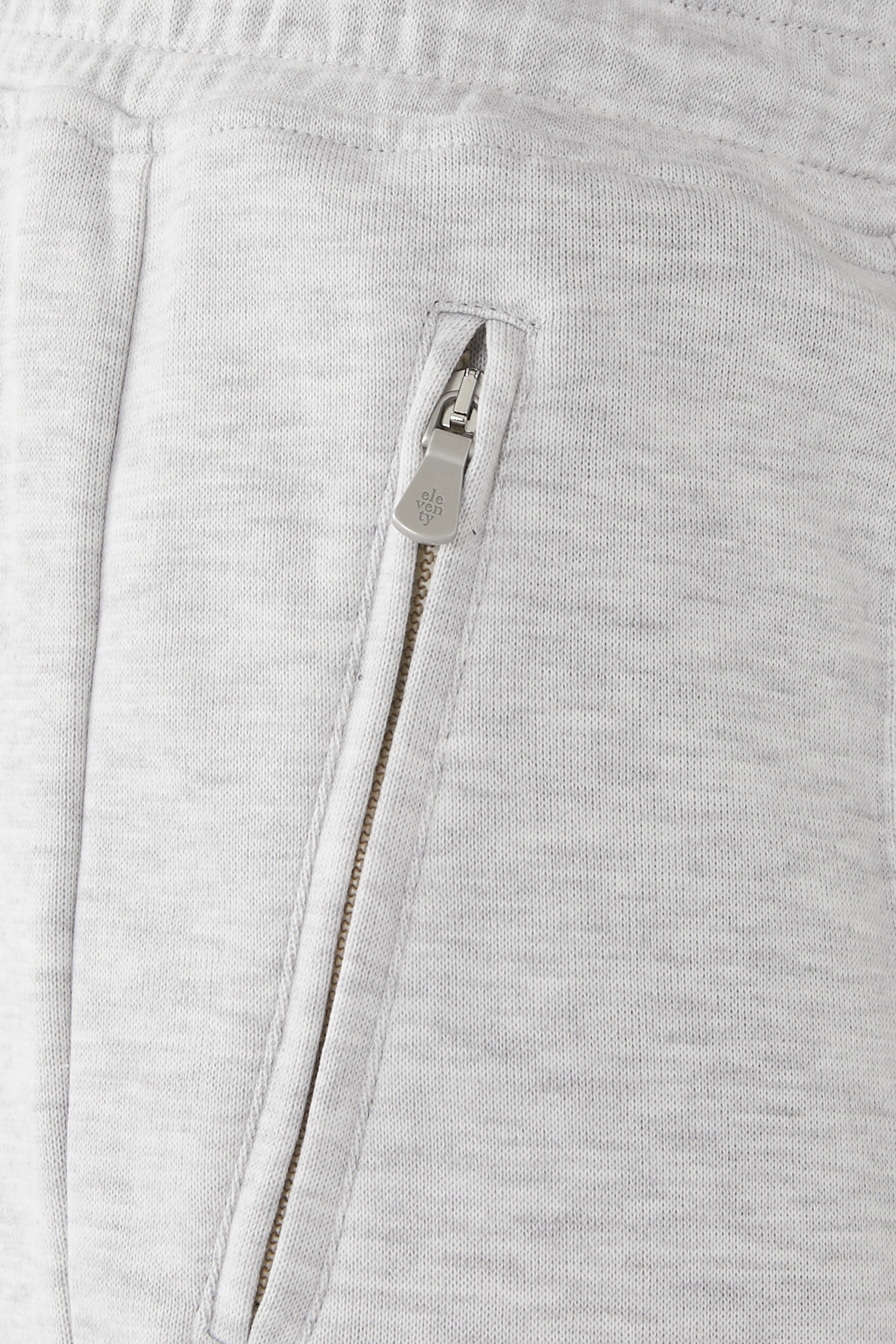 شورت برمودا كلاسيكي