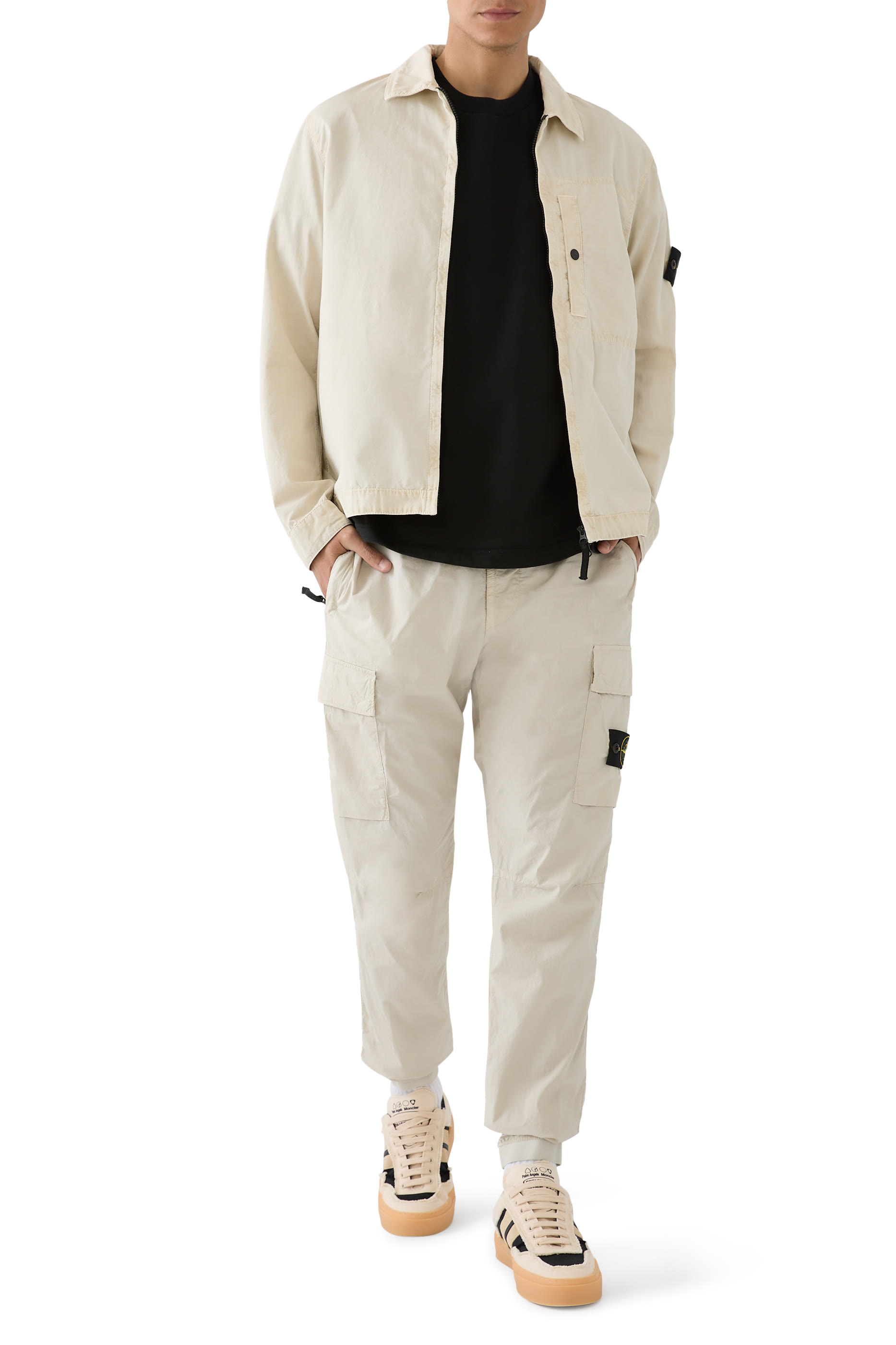 قميص بأكمام قصيرة