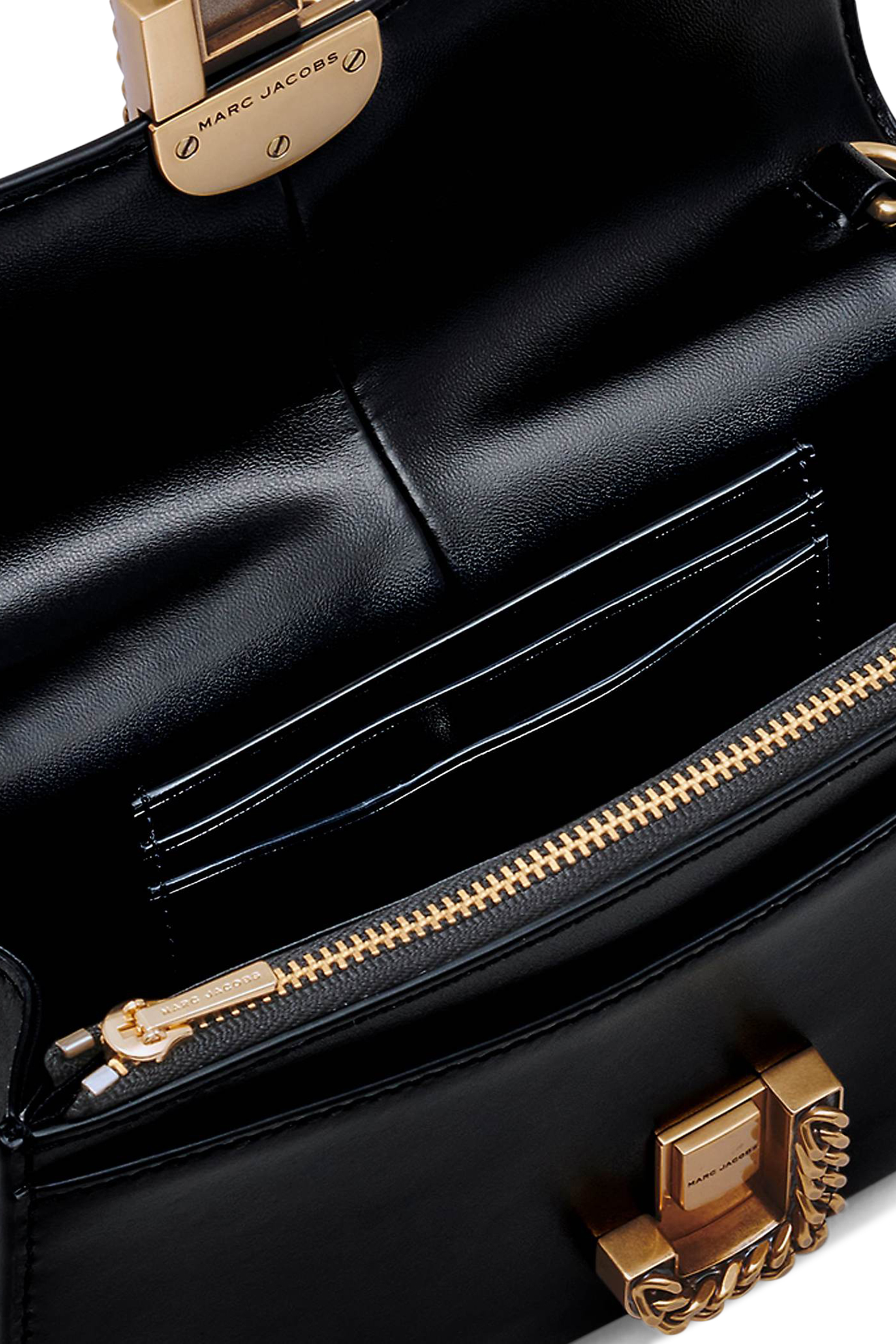 محفظة بسلسلة