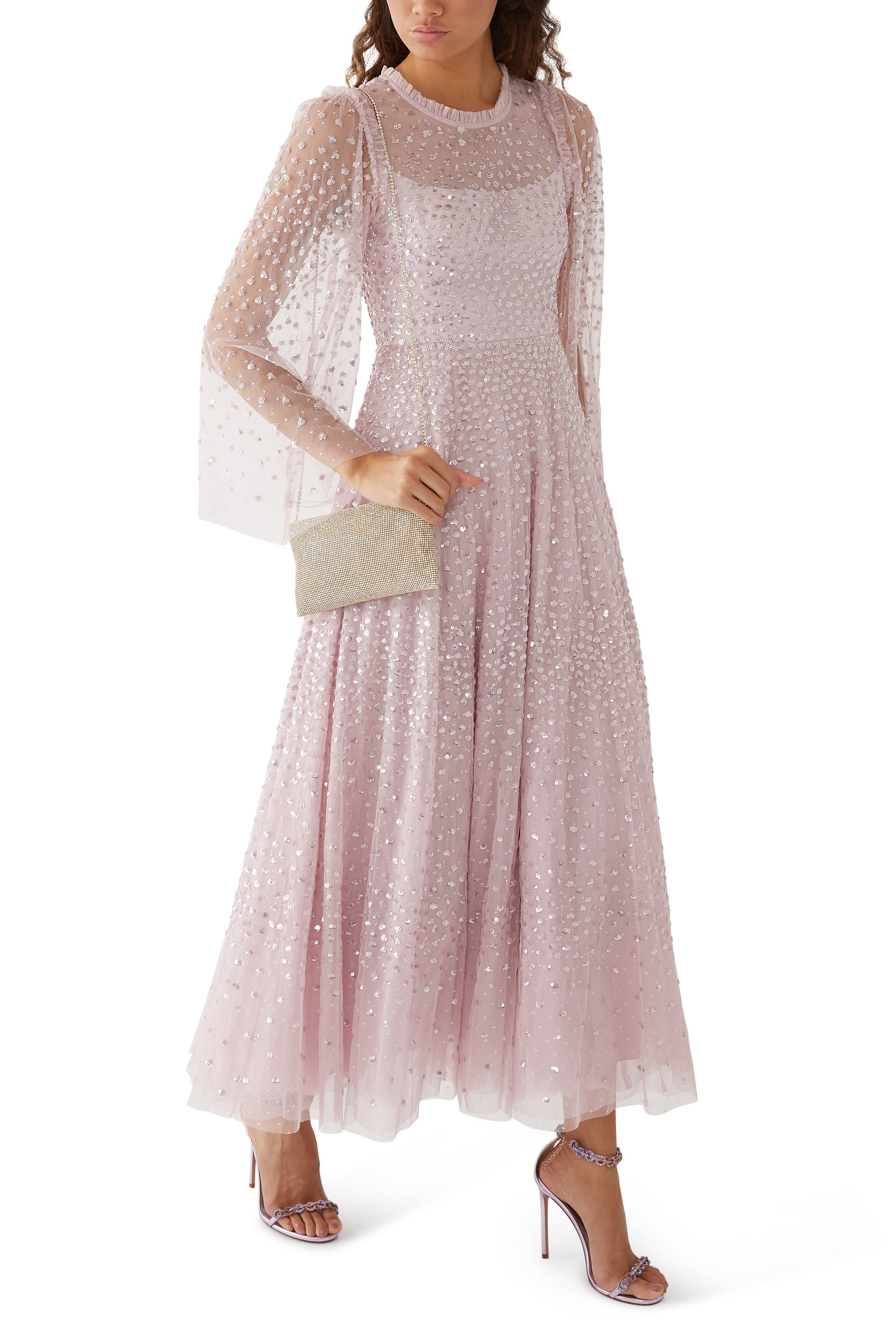 فستان بطول الكاحل وياقة مستديرة وتطريزات نقاط متناثرة