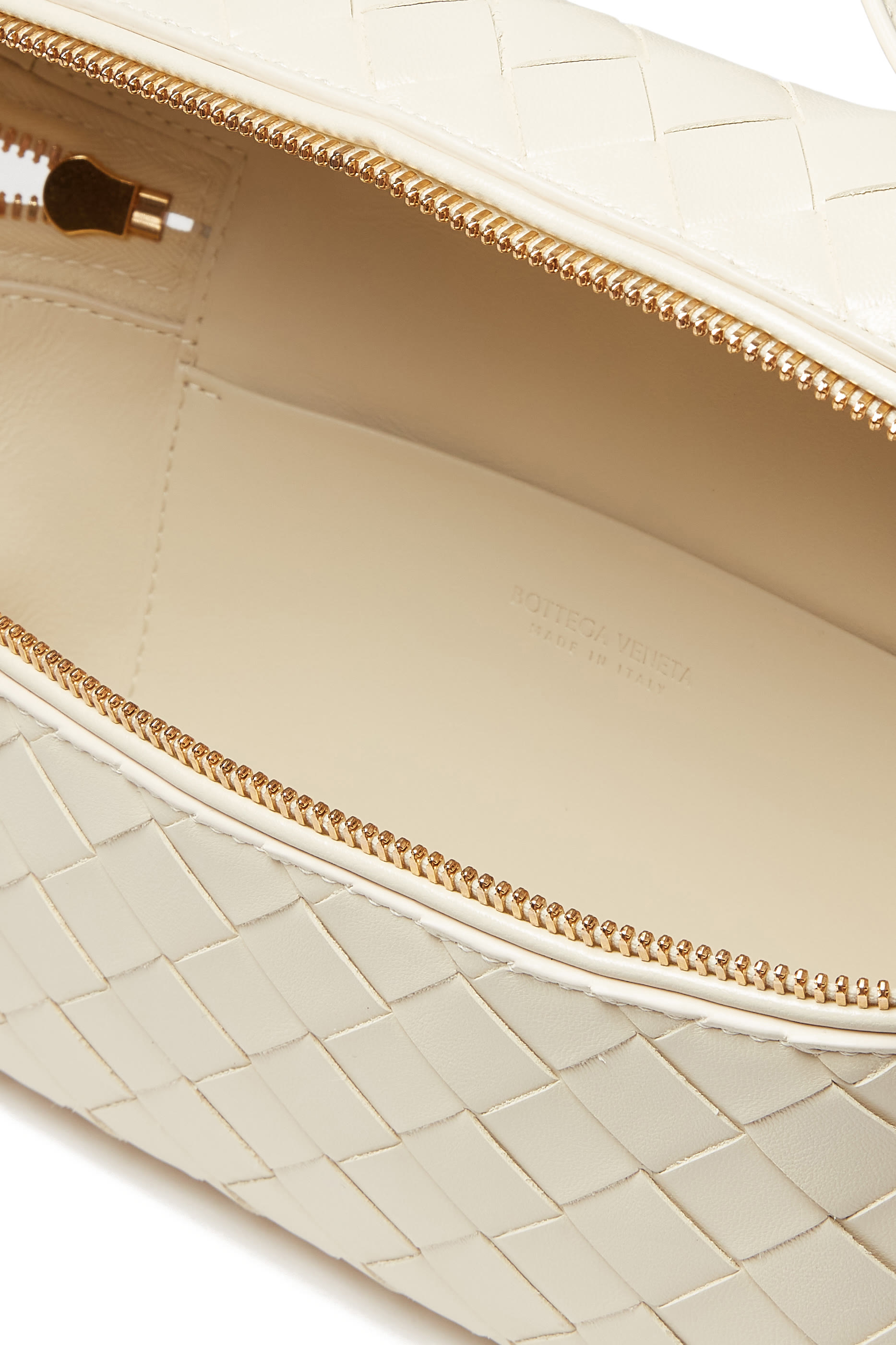 حقيبة مستحضرات تجميل بحمالة