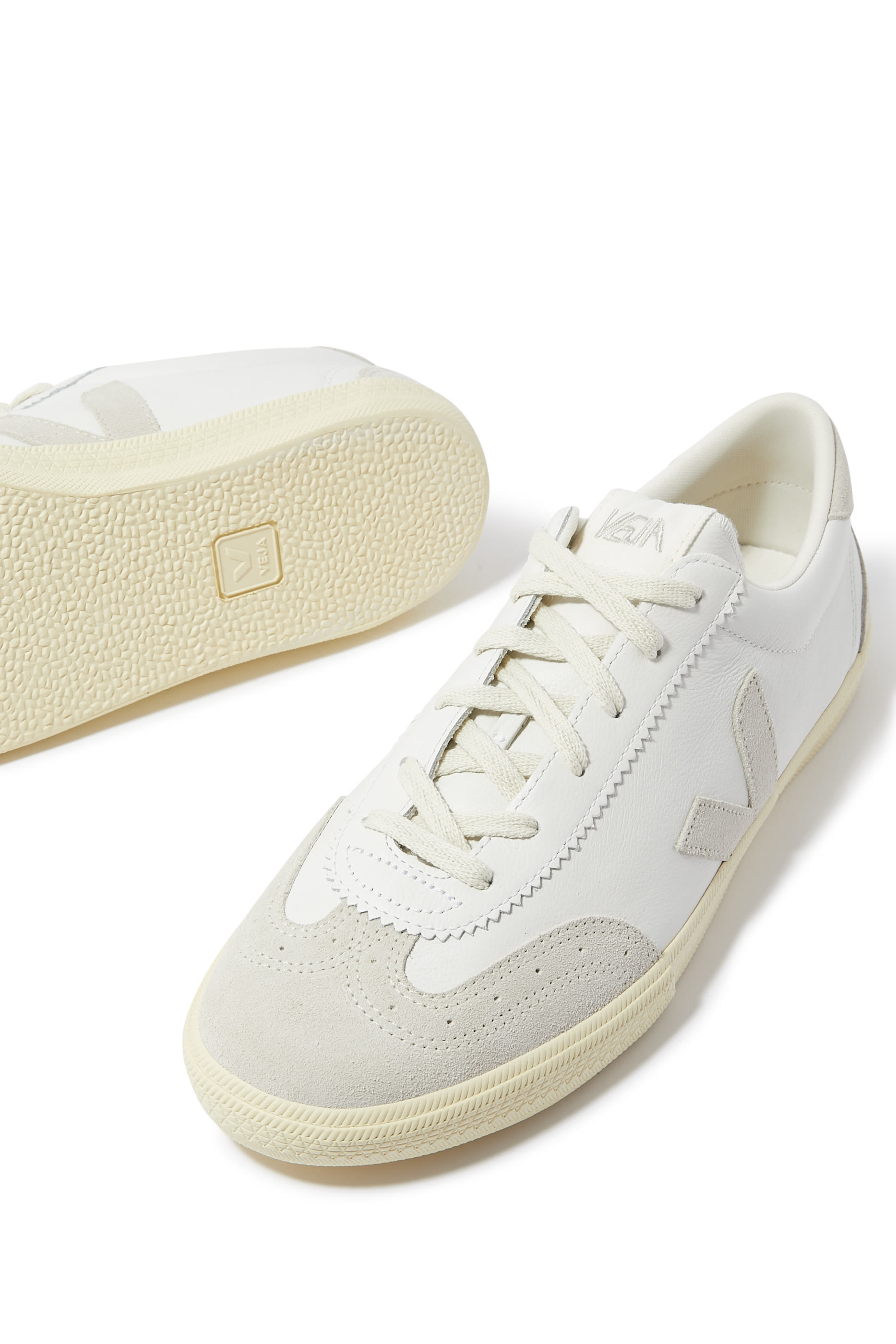 سنيكرز فولي جلد