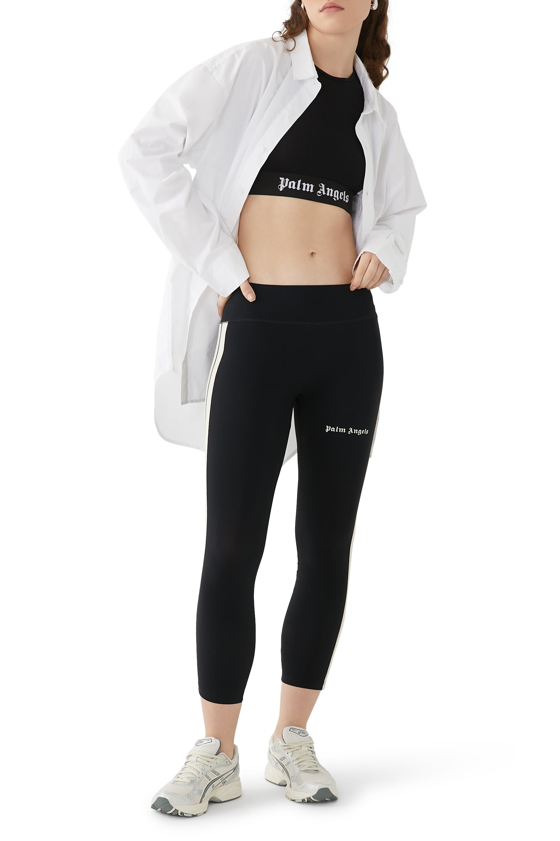 حمالة صدر بشعار الماركة