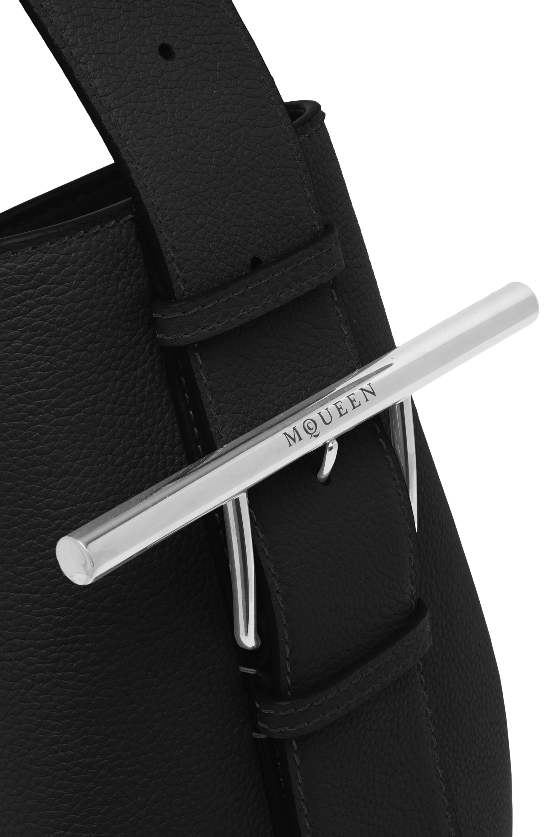 حقيبة كتف سيلينج بتفاصيل على شكل حرف T