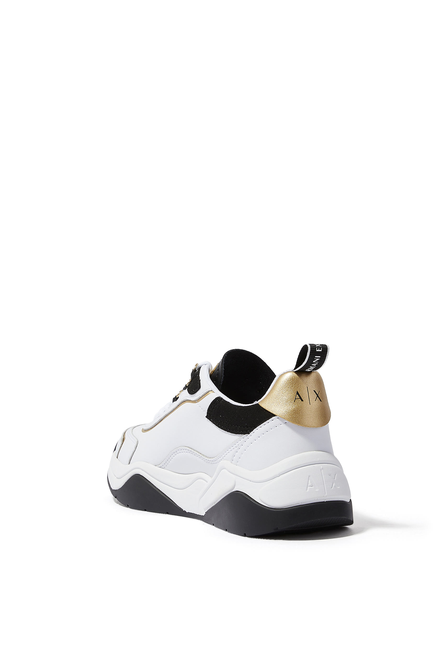 سنيكرز جلد بحلية بشعار الماركة