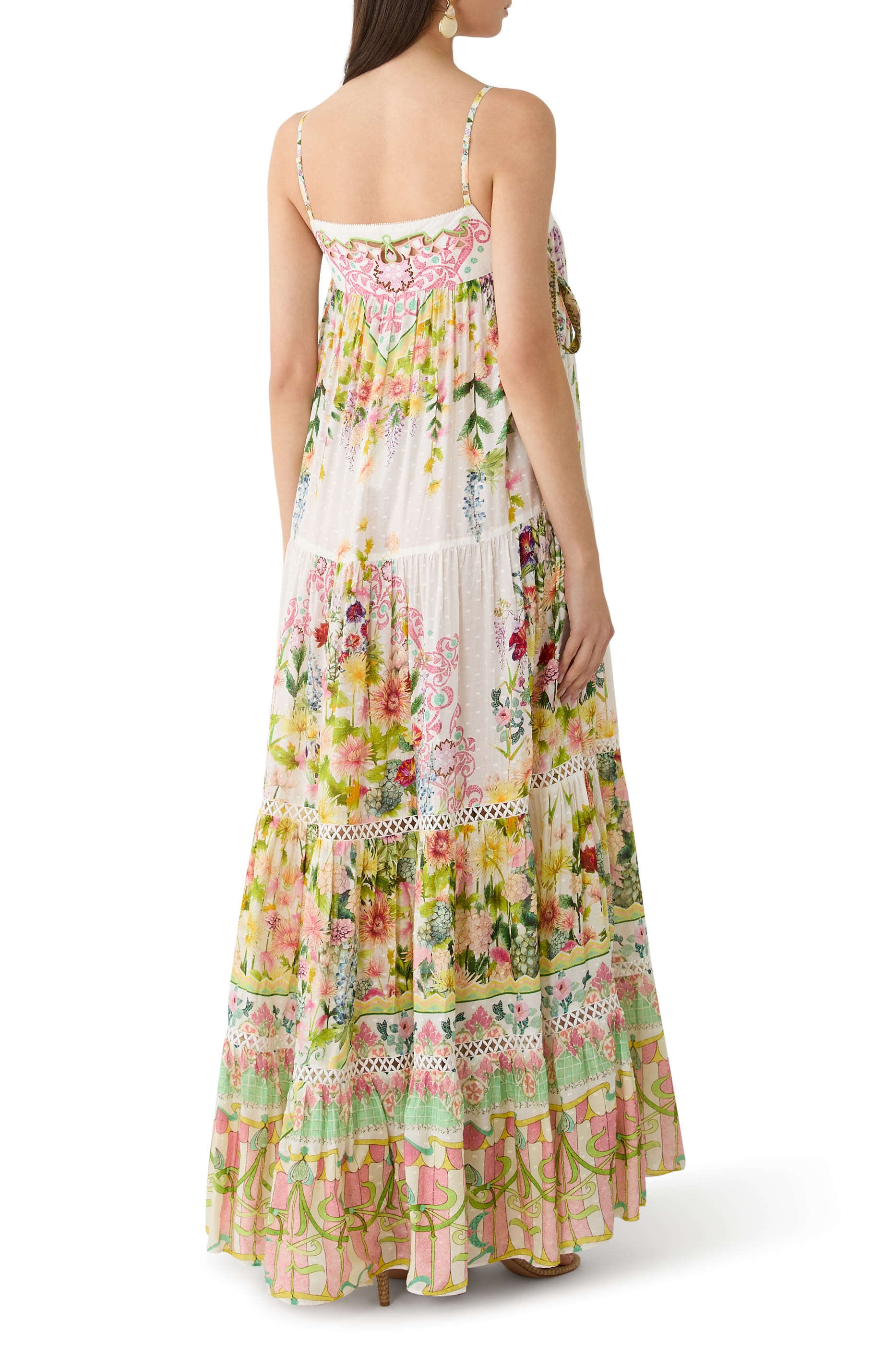 فستان طويل بطيات مزين بفيونكة