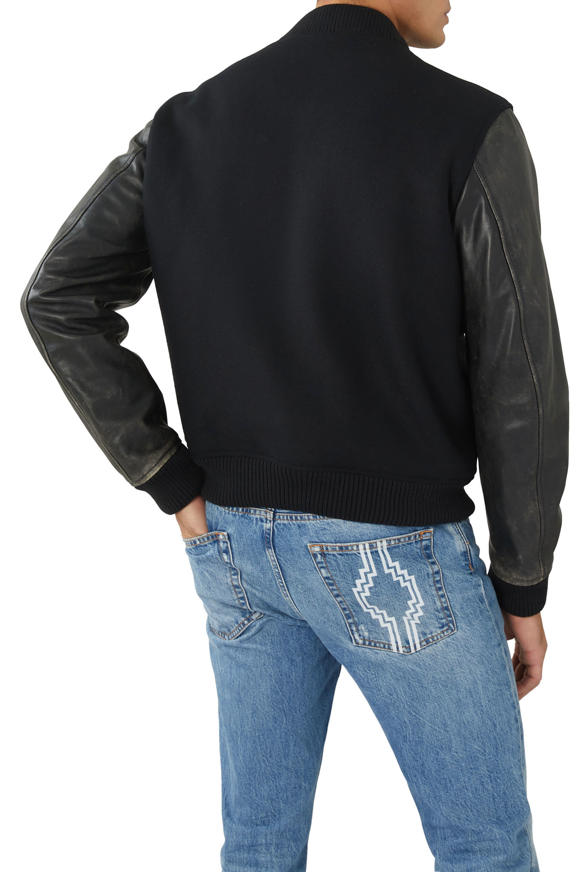 جاكيت بتصميم جامعي وبرقعة شعار الماركة