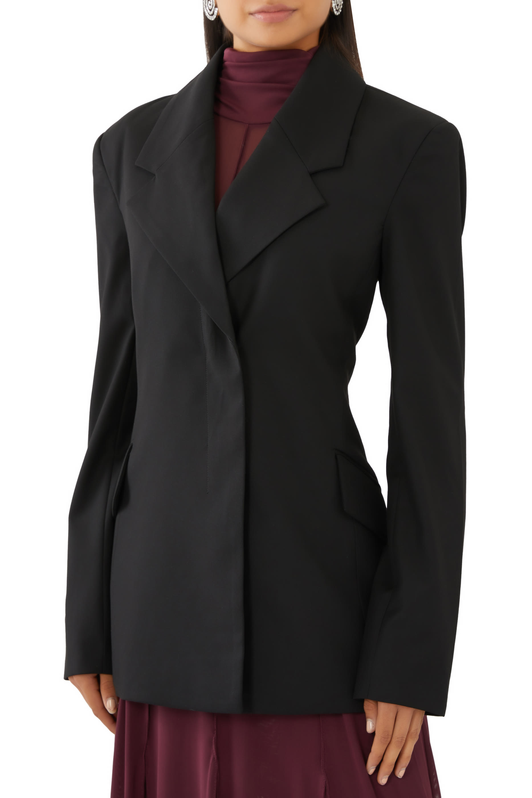 بليزر بقصة ضيقة