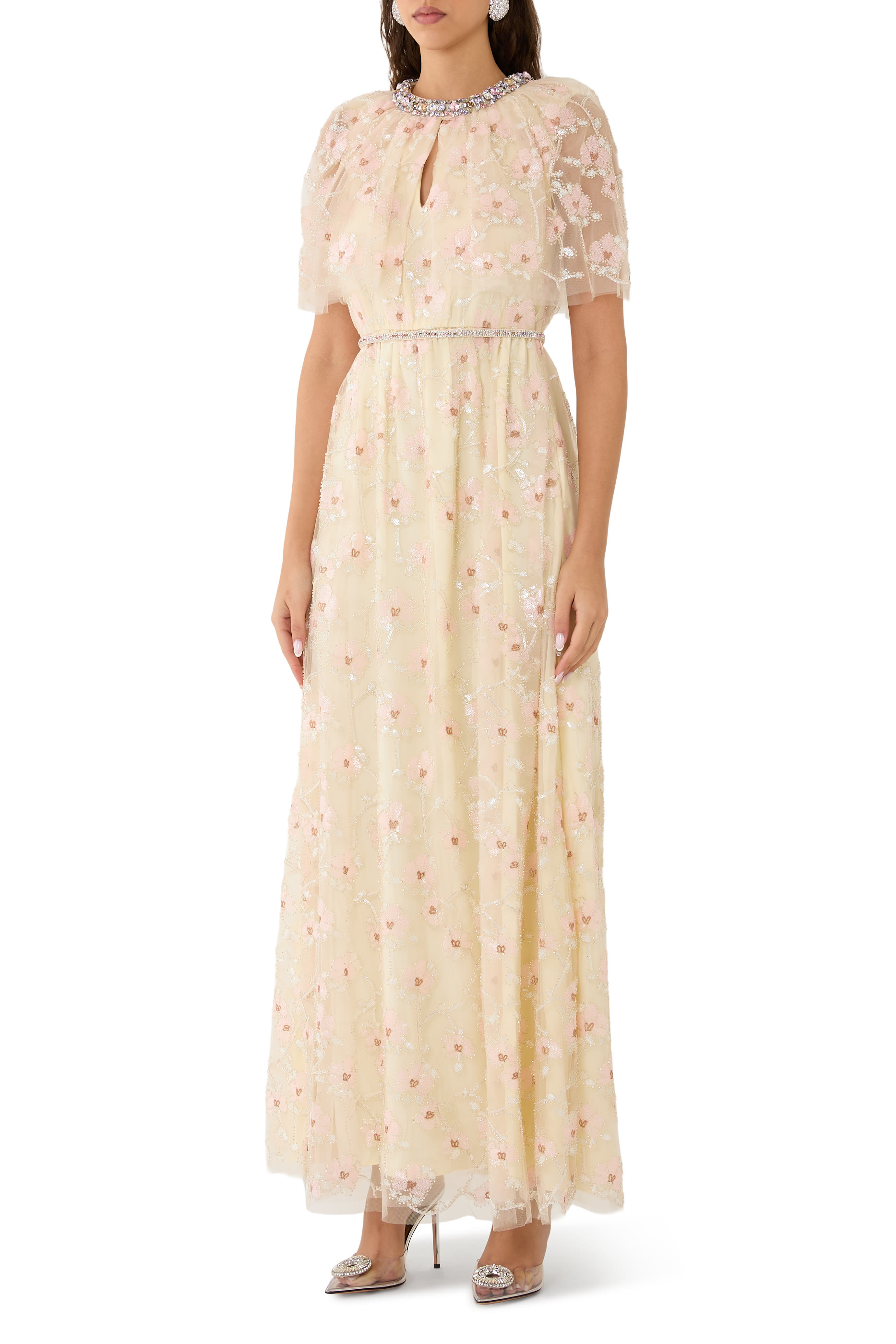 فستان طويل بتطريز أزهار