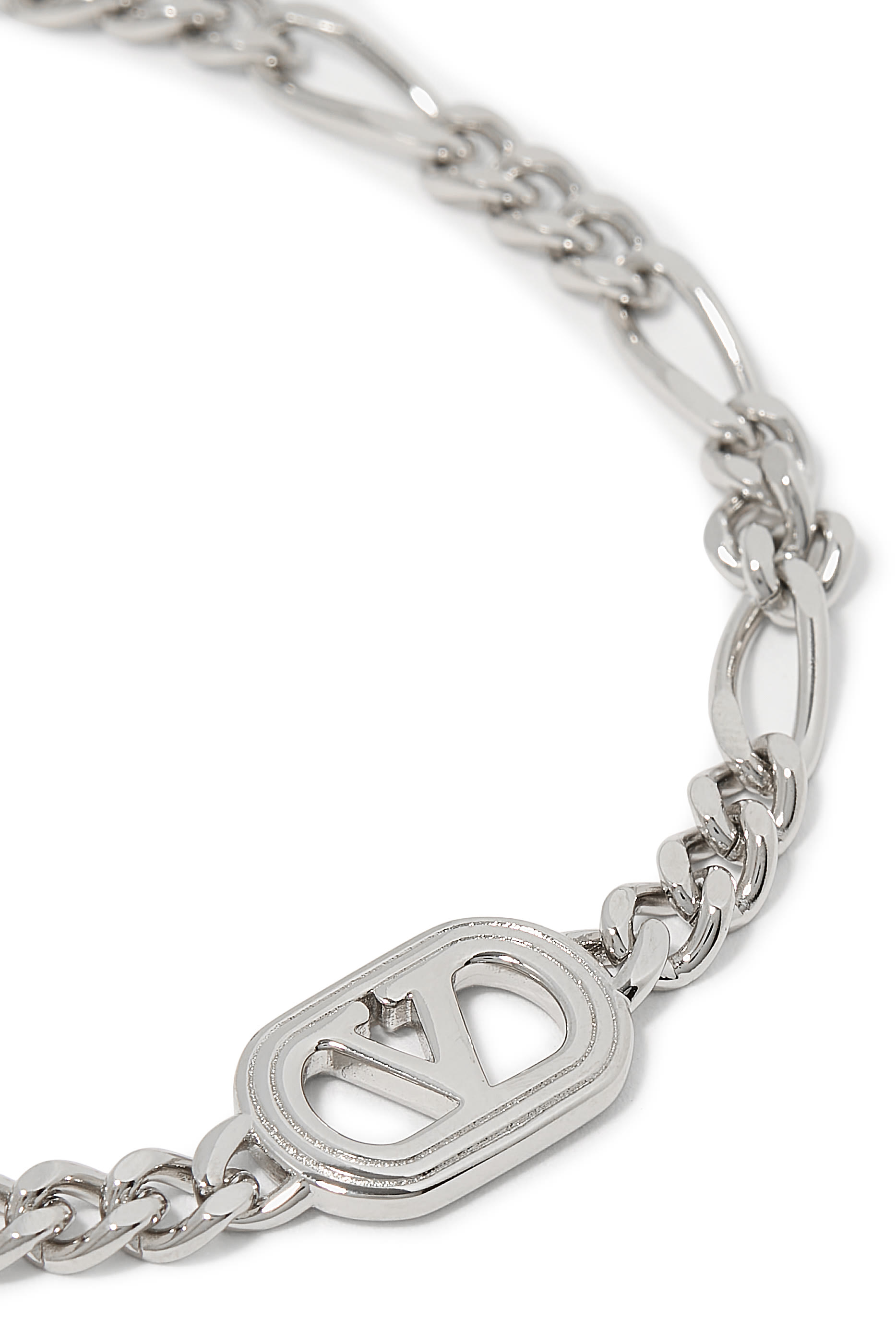 سوار بحلية بتصميم بيضاوي