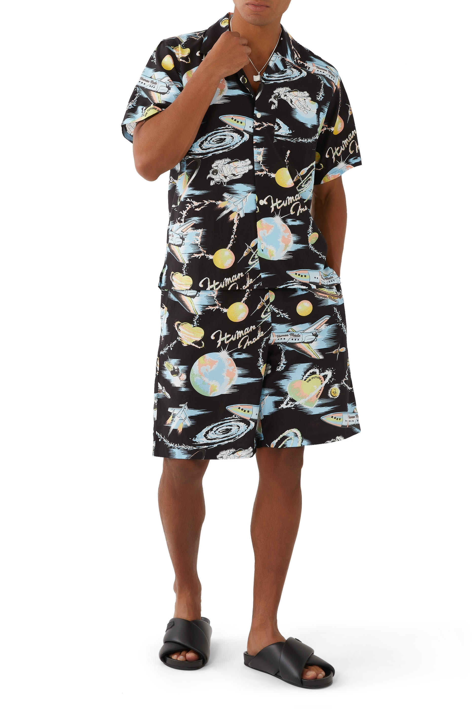 قميص ألوها بنقشة غرافيكية